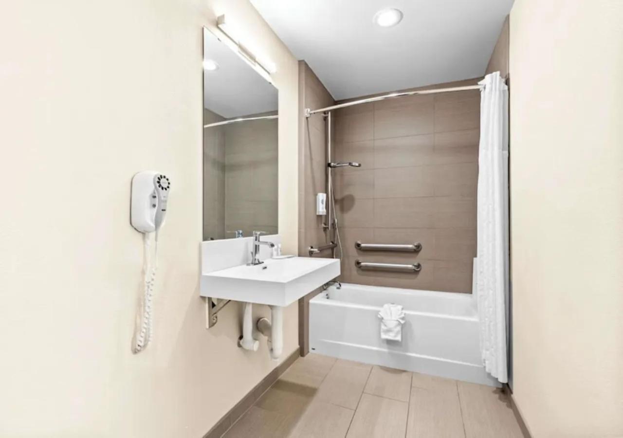 Aurora Inn photo 14