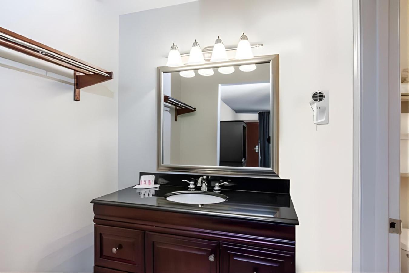 Iberia House & Suites photo 21