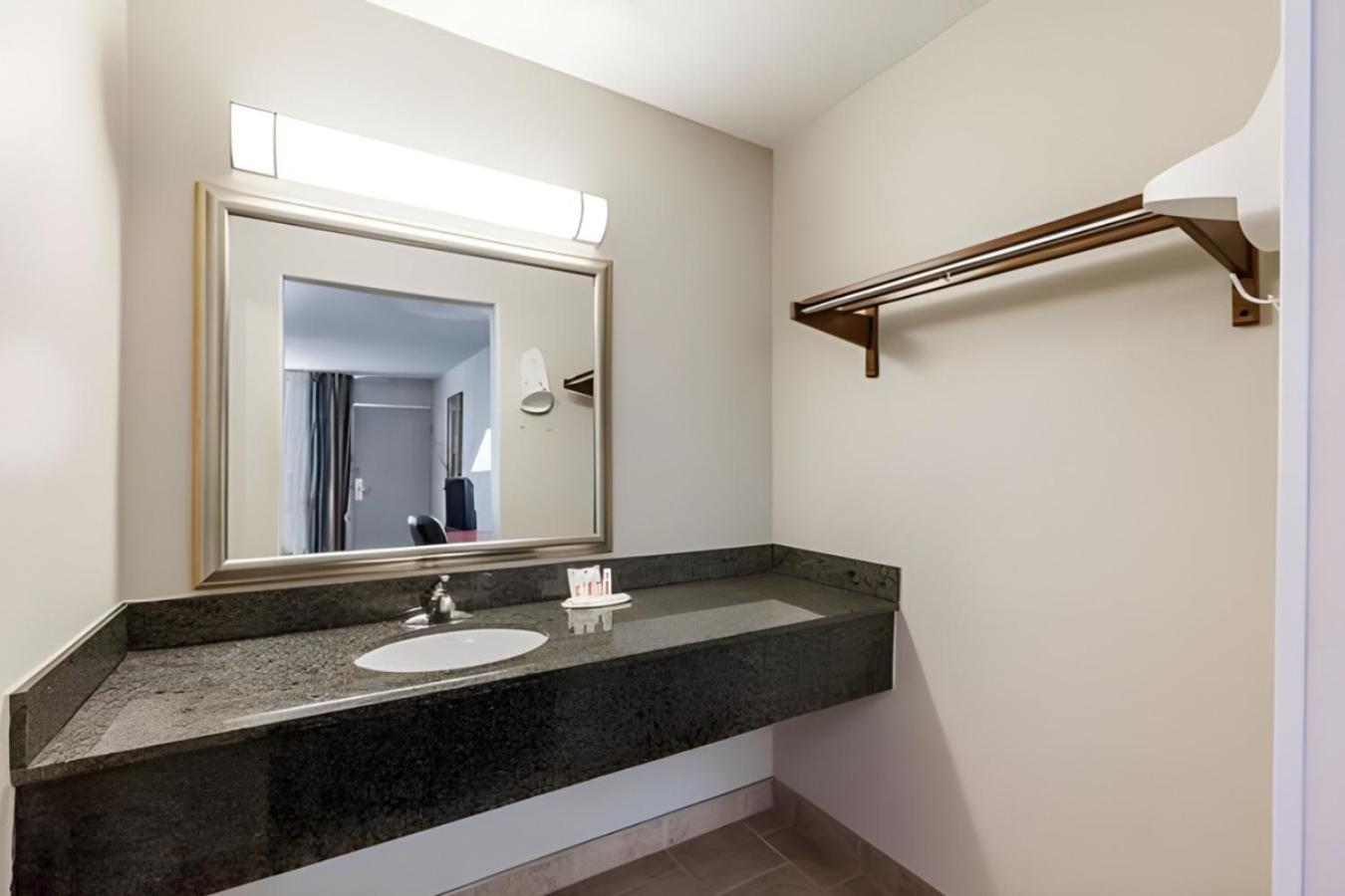 Iberia House & Suites photo 9