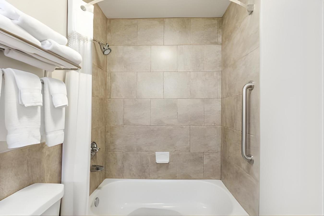 Iberia House & Suites photo 3