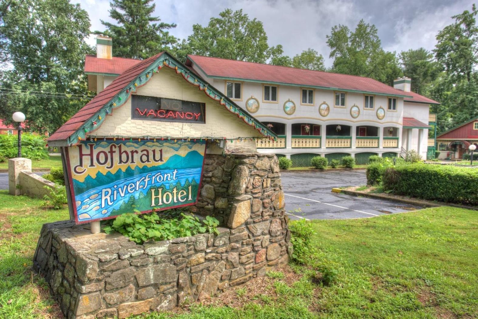 Hofbrau Riverfront Hotel — hotel in Helen