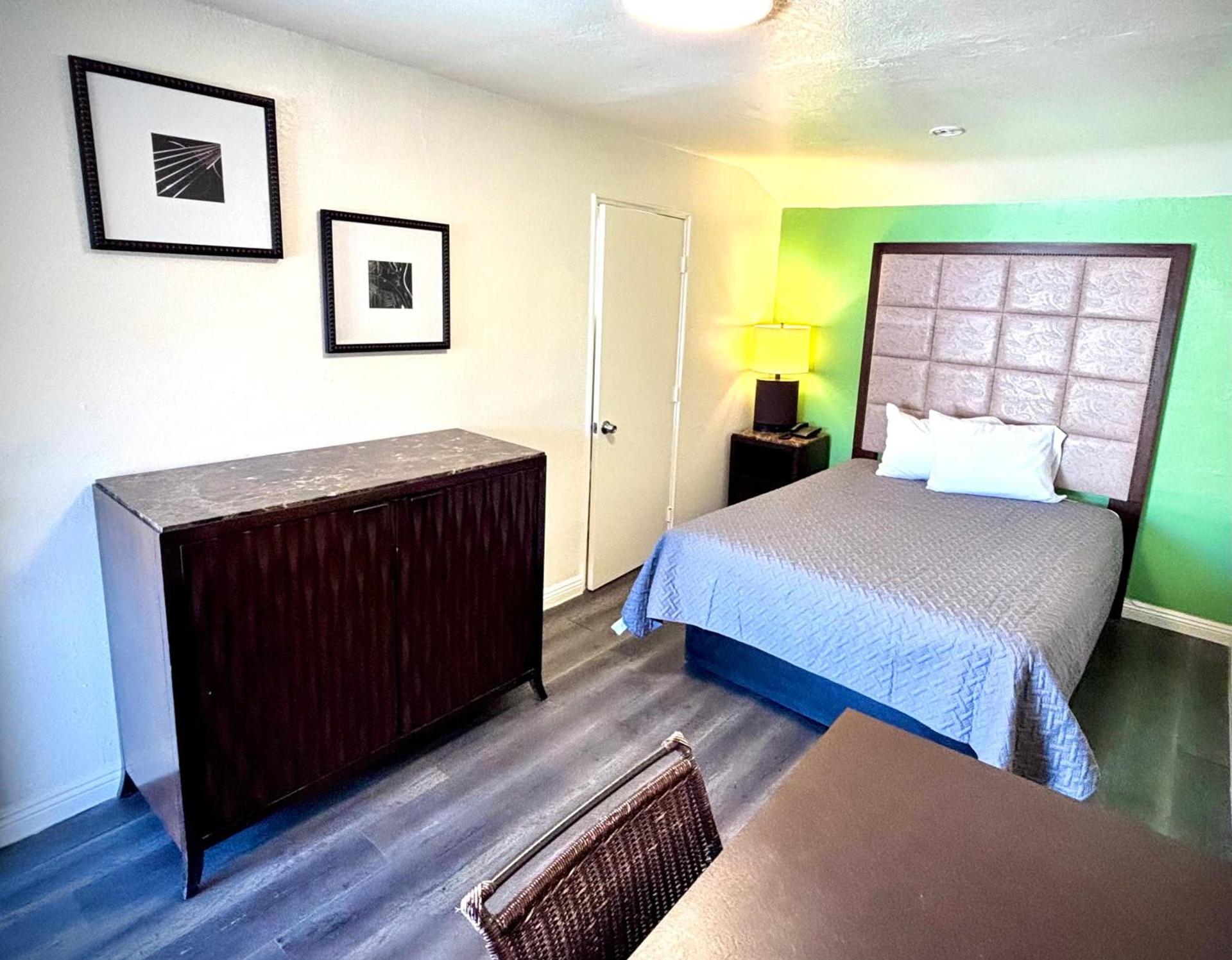 The Crest Motel photo 27