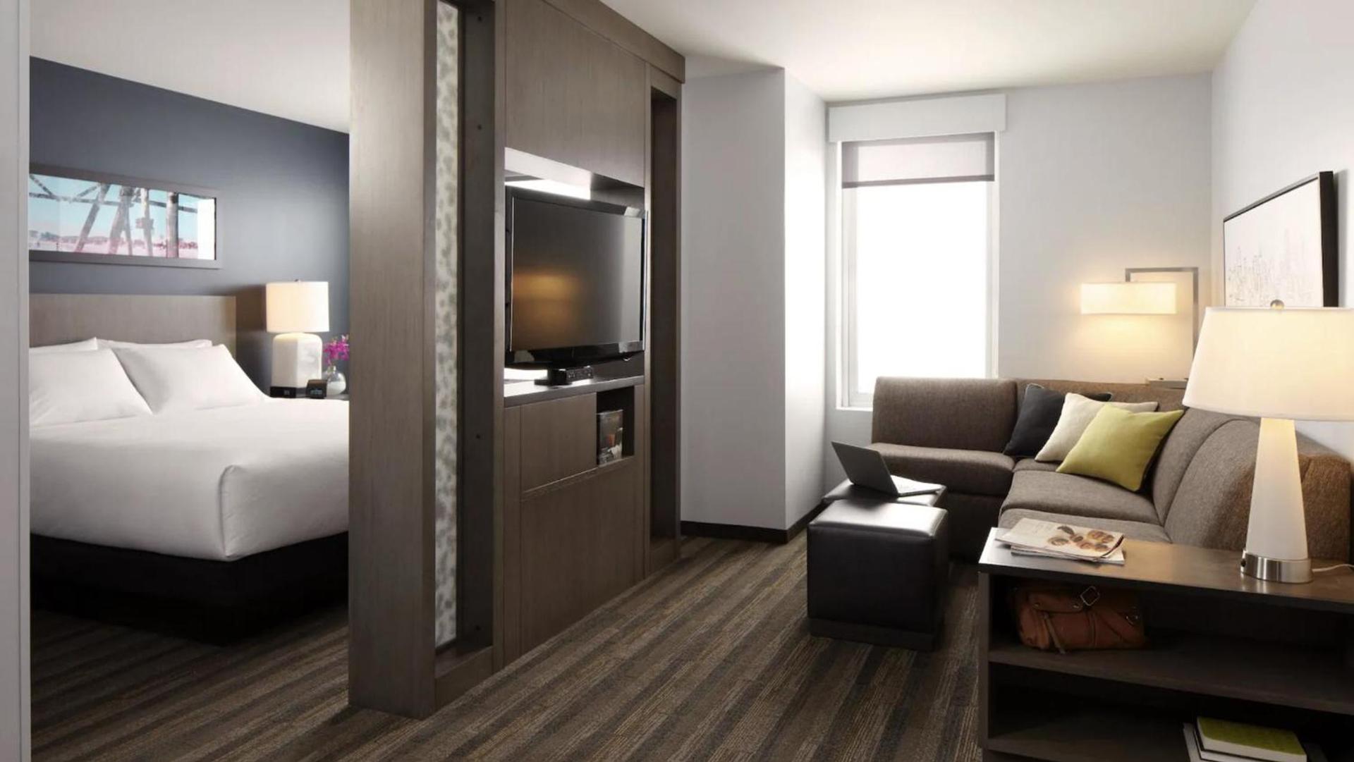 Hyatt House Fresno/Campus Pointe photo 1