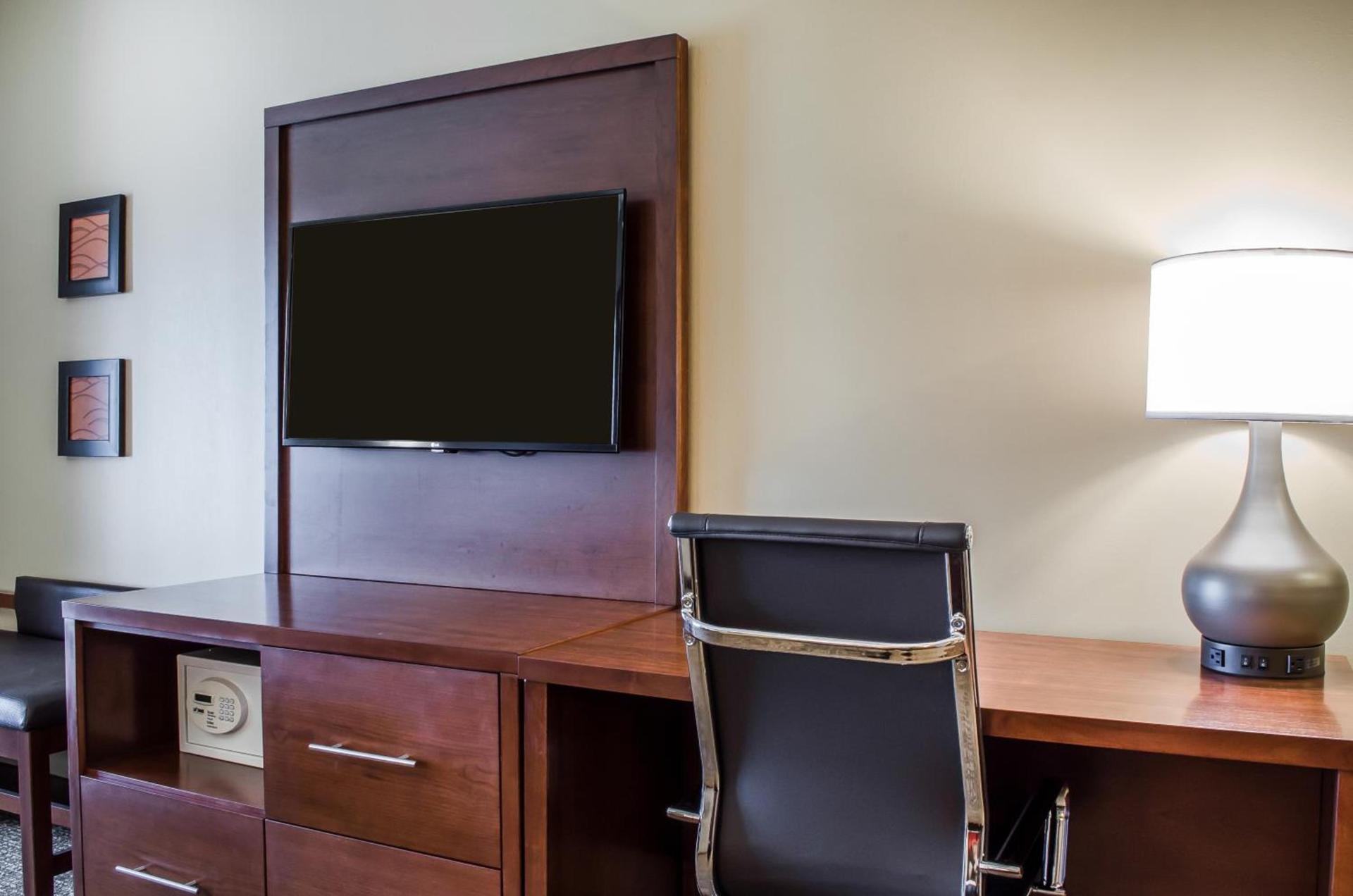 Comfort Suites Manheim - Lancaster photo 56