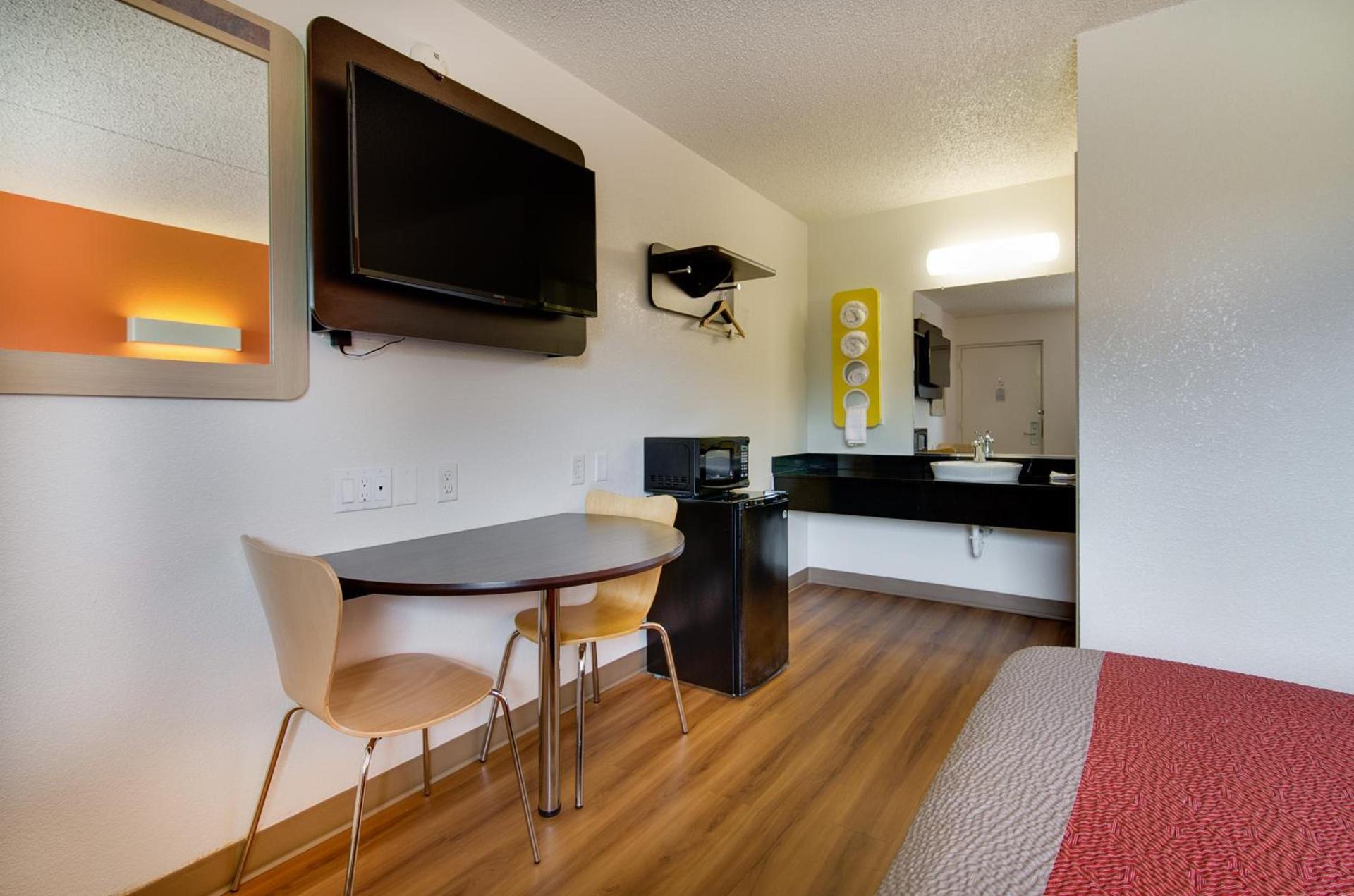 Motel 6-Salina, KS photo 49