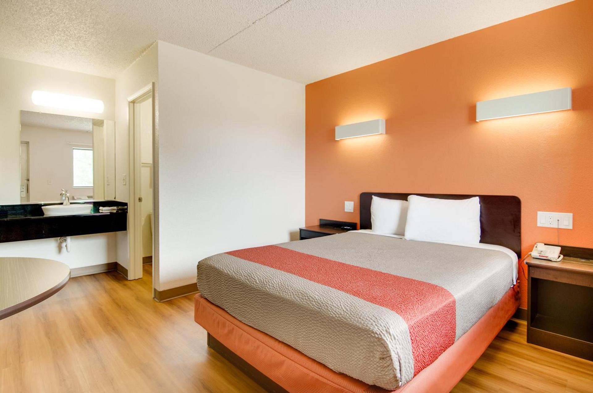 Motel 6-Salina, KS photo 54