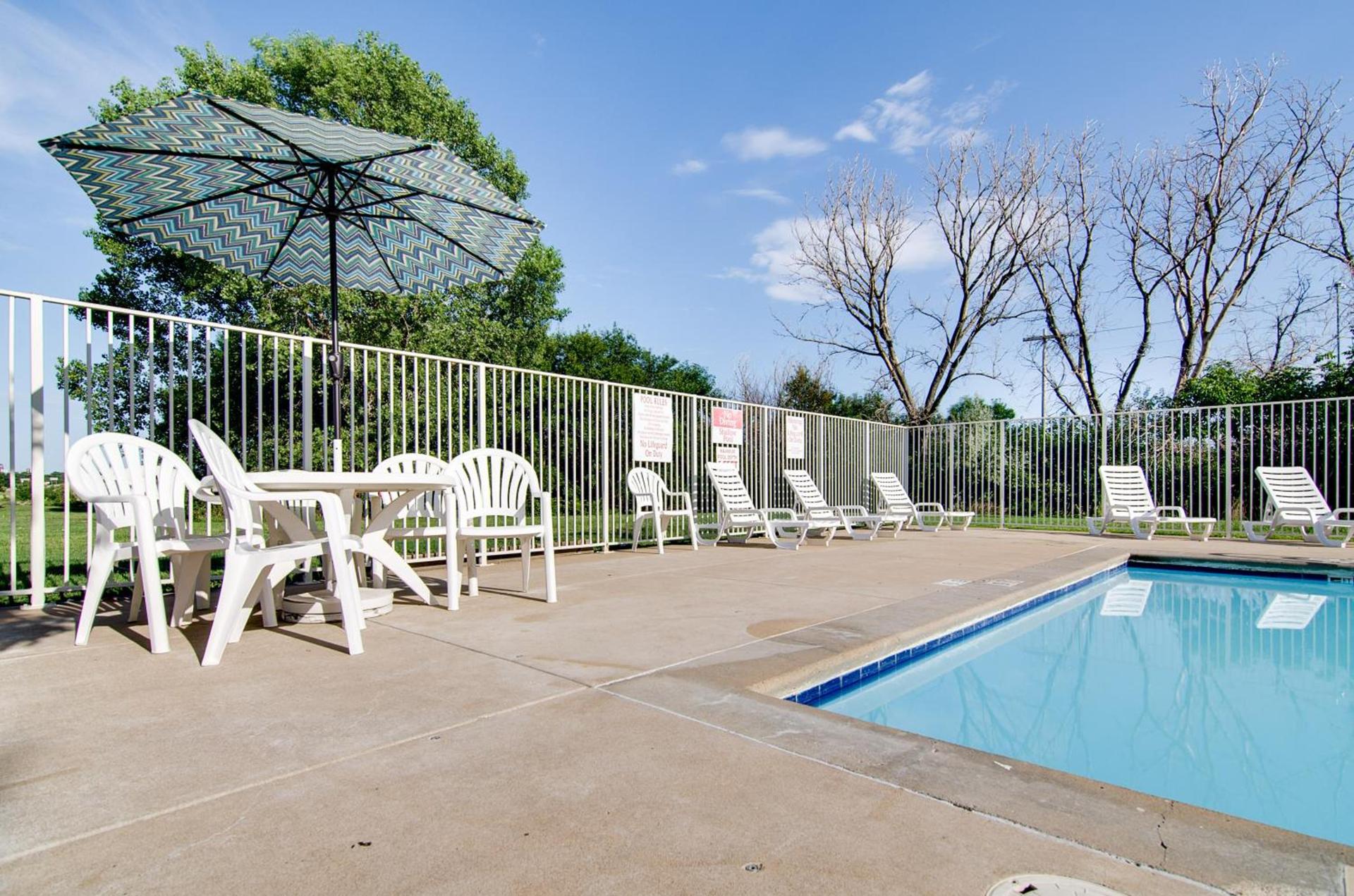 Motel 6-Salina, KS photo 45