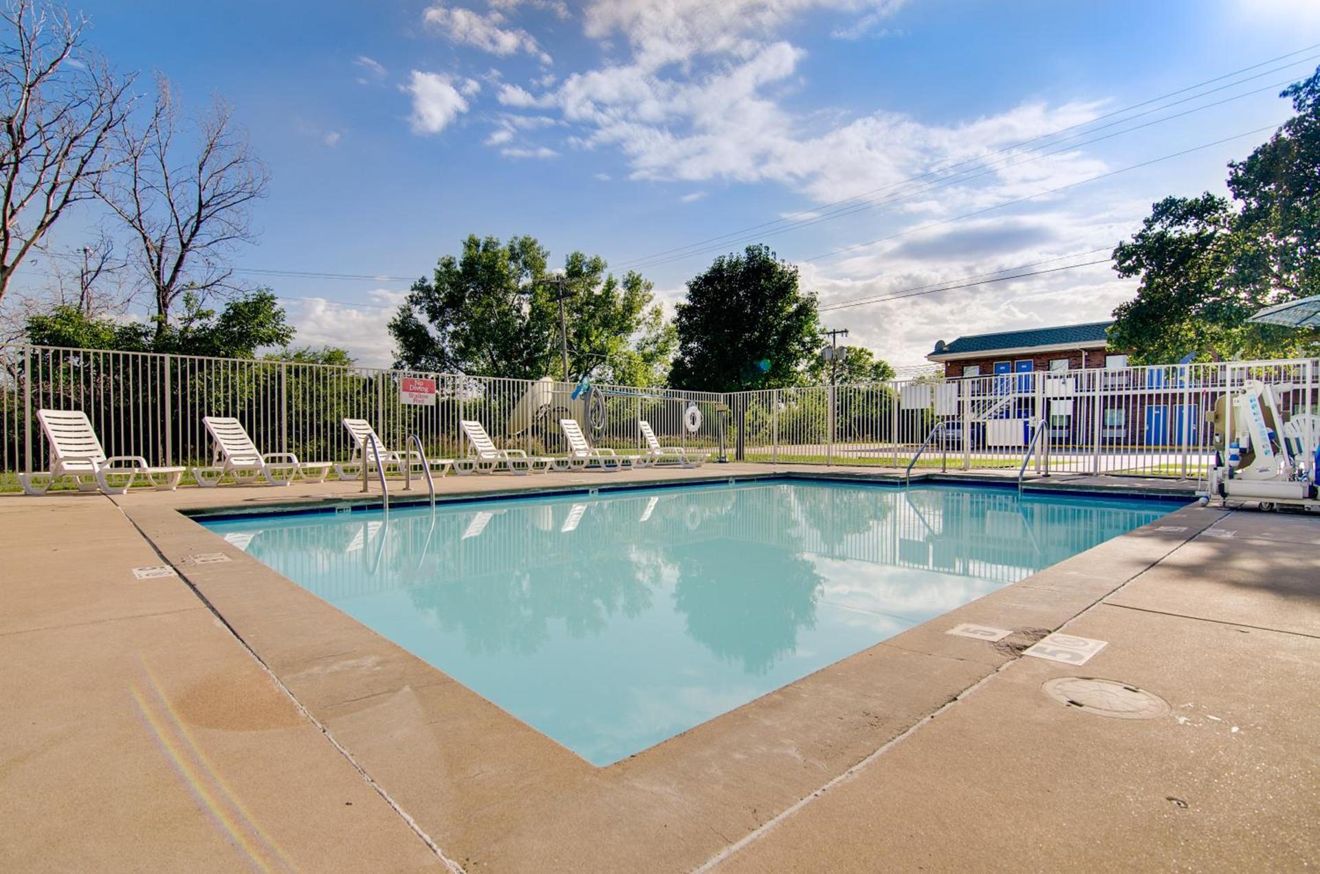 Motel 6-Salina, KS photo 46