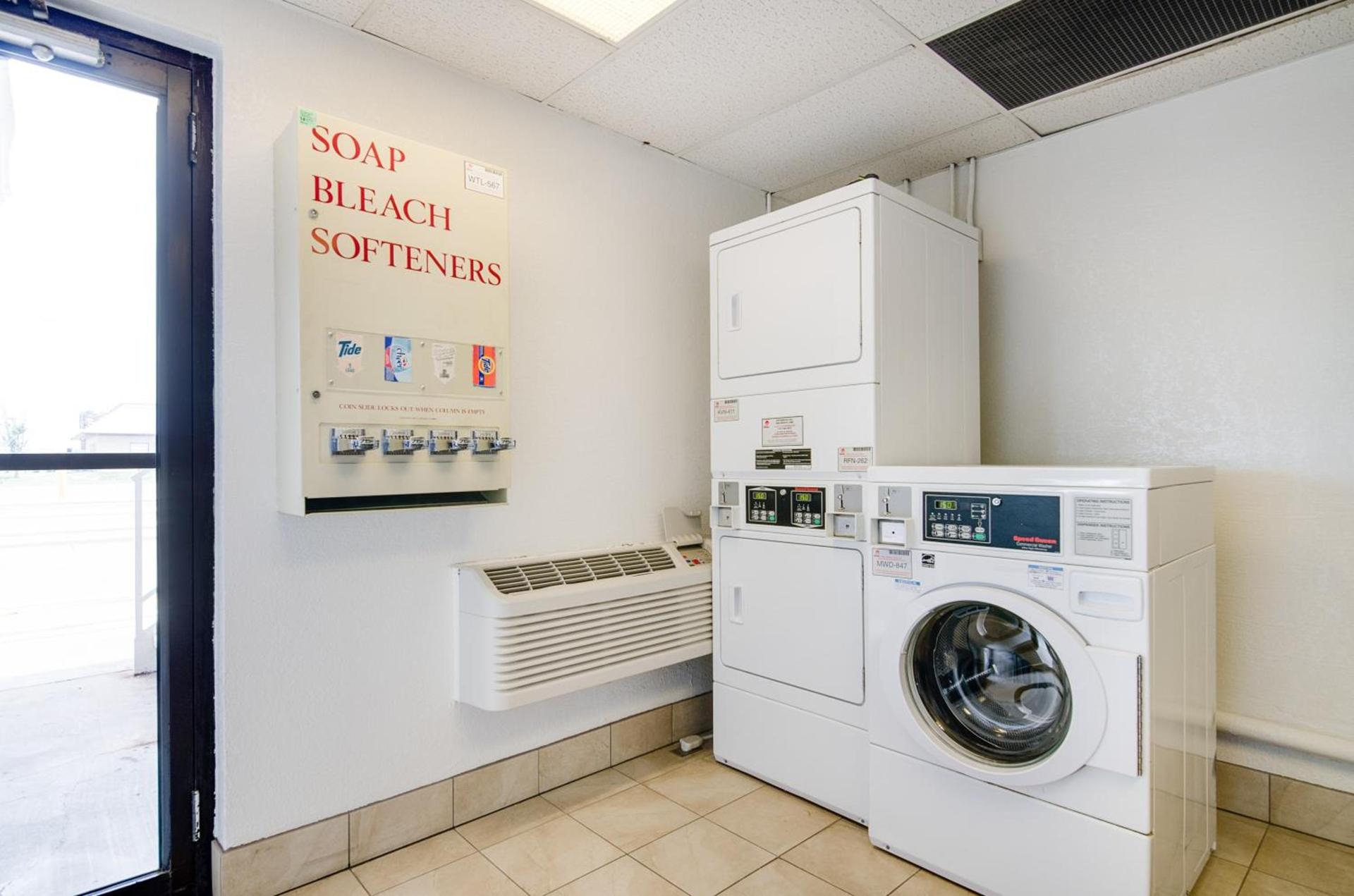 Motel 6-Salina, KS photo 69