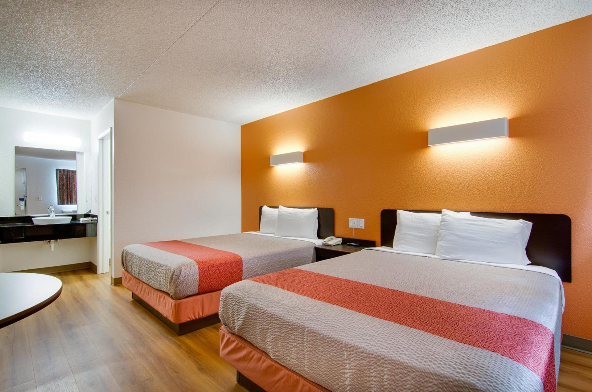 Motel 6-Salina, KS photo 60