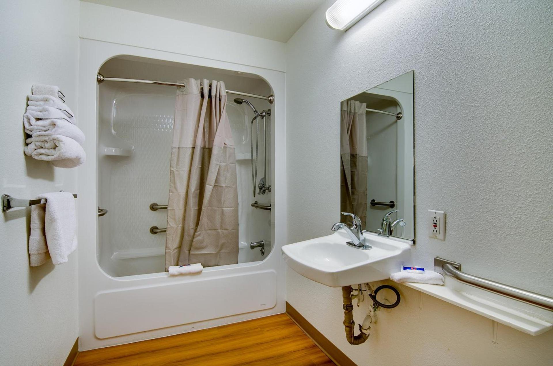 Motel 6-Salina, KS photo 65