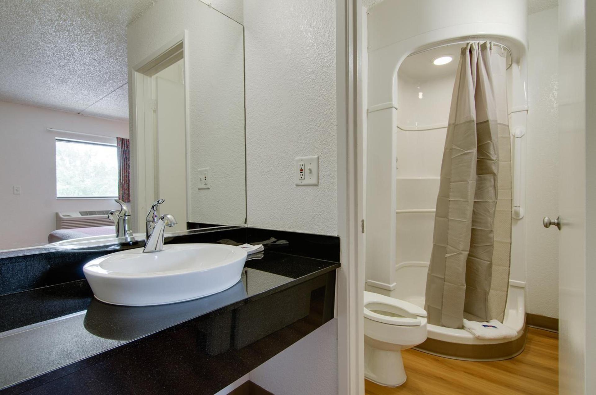 Motel 6-Salina, KS photo 68