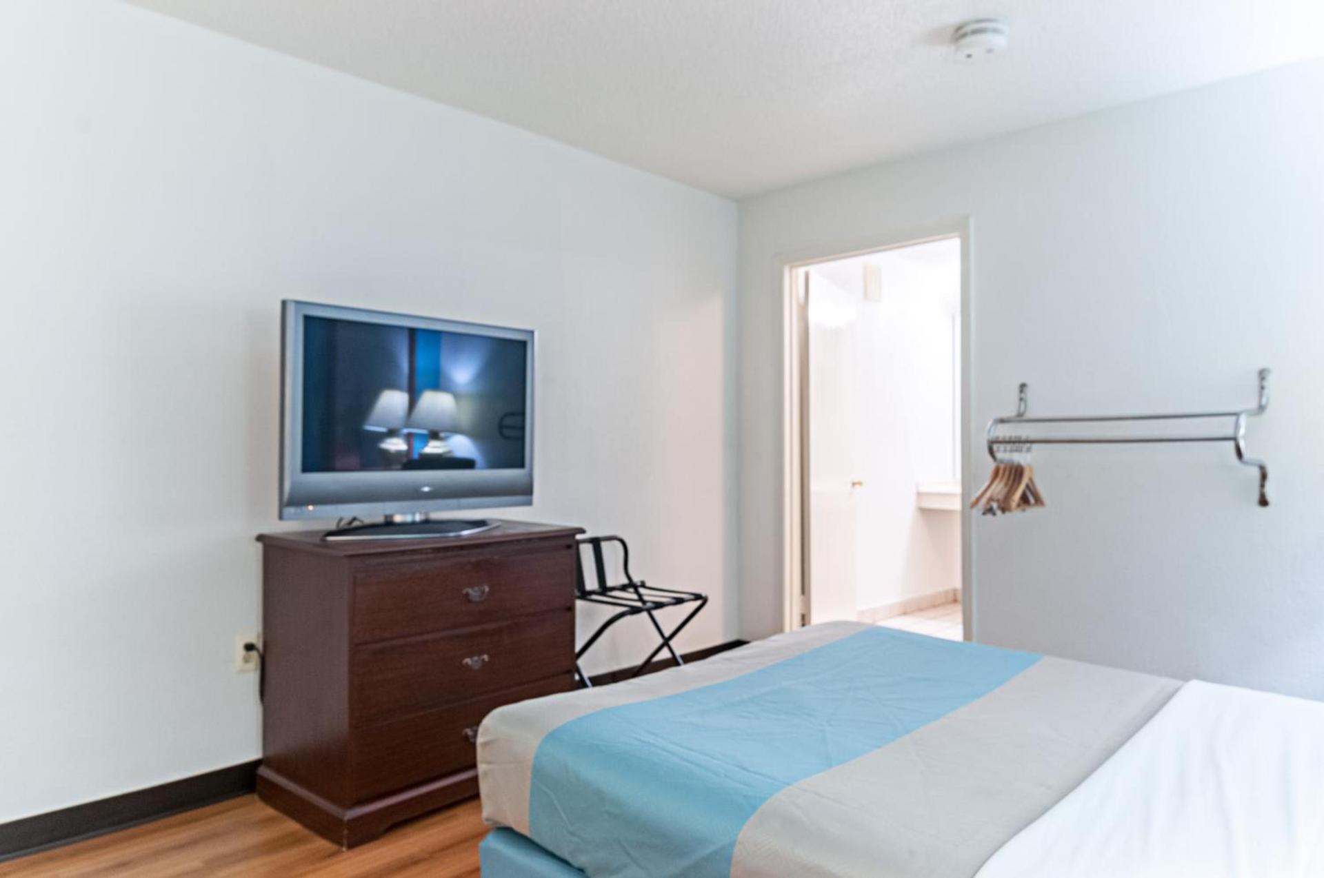Motel 6-Southgate, MI - Detroit photo 21