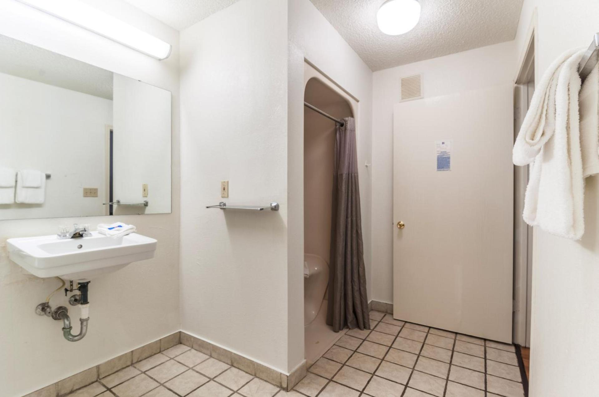 Motel 6-Southgate, MI - Detroit photo 45