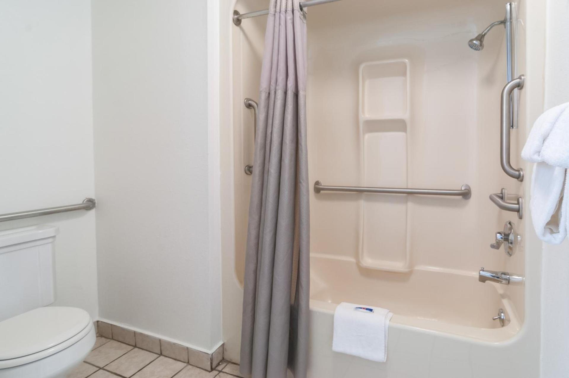 Motel 6-Southgate, MI - Detroit photo 43