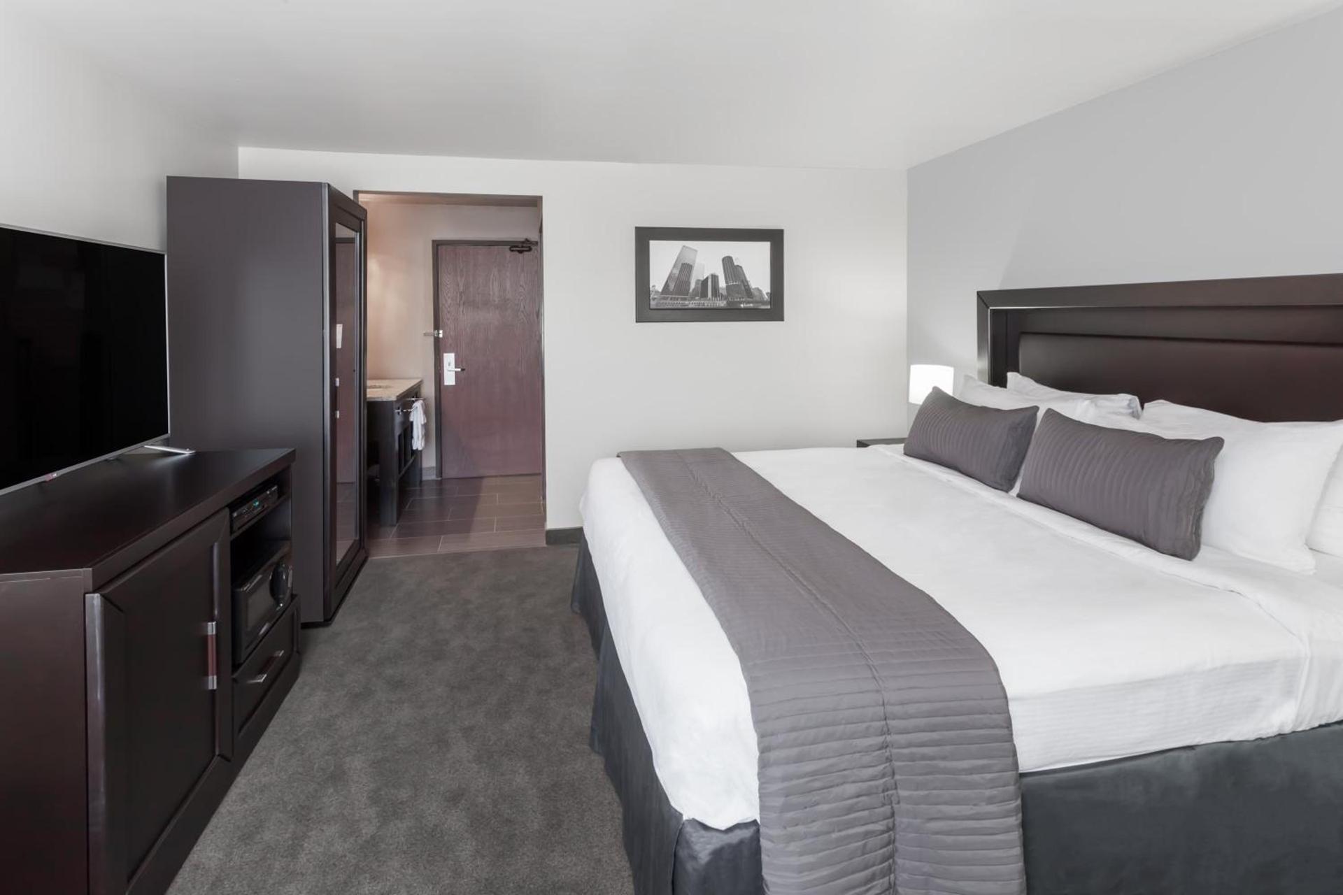 Baymont by Wyndham Glenview photo 11
