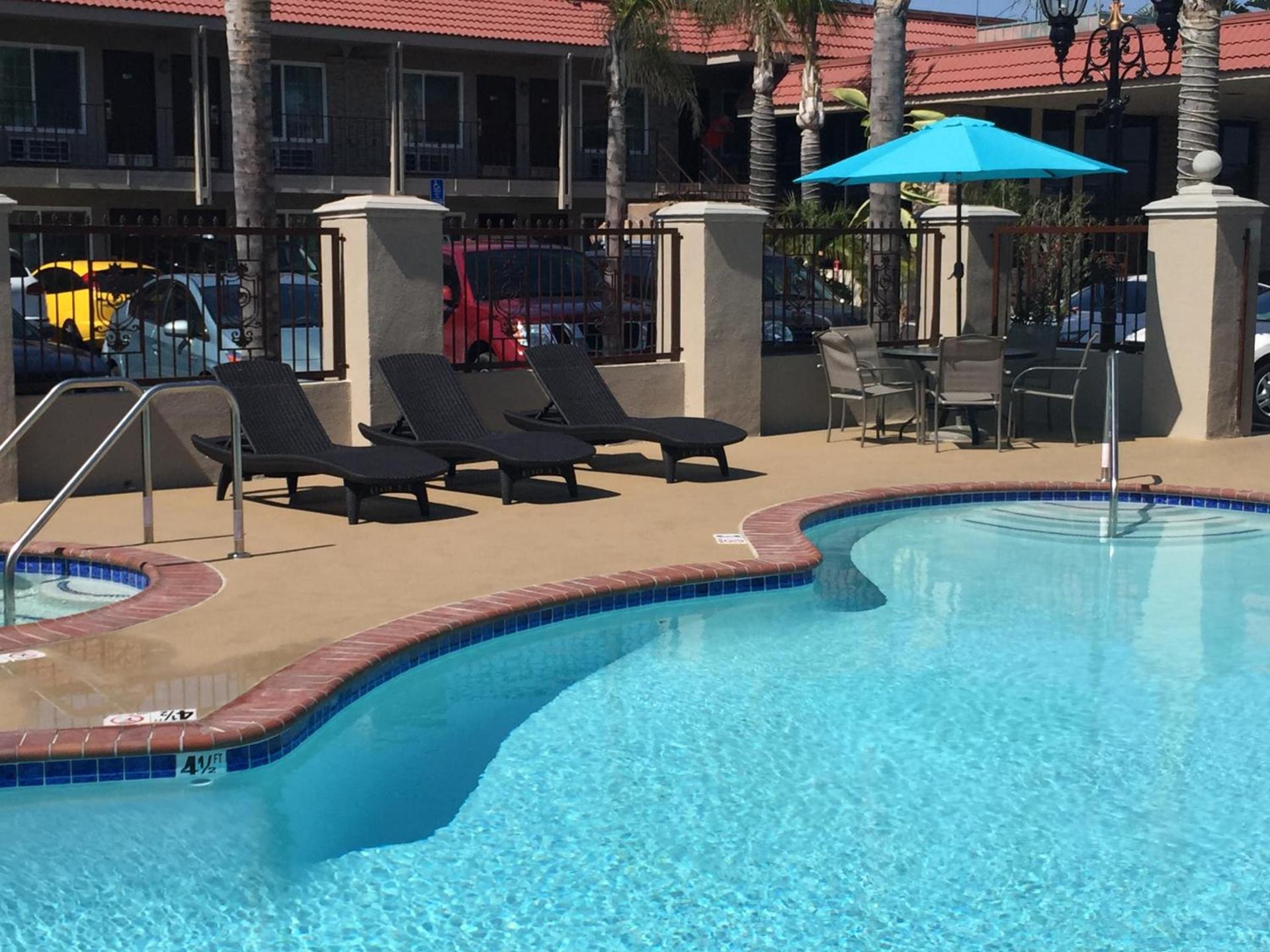 Days Inn & Suites by Wyndham Anaheim At Disneyland Park photo 25