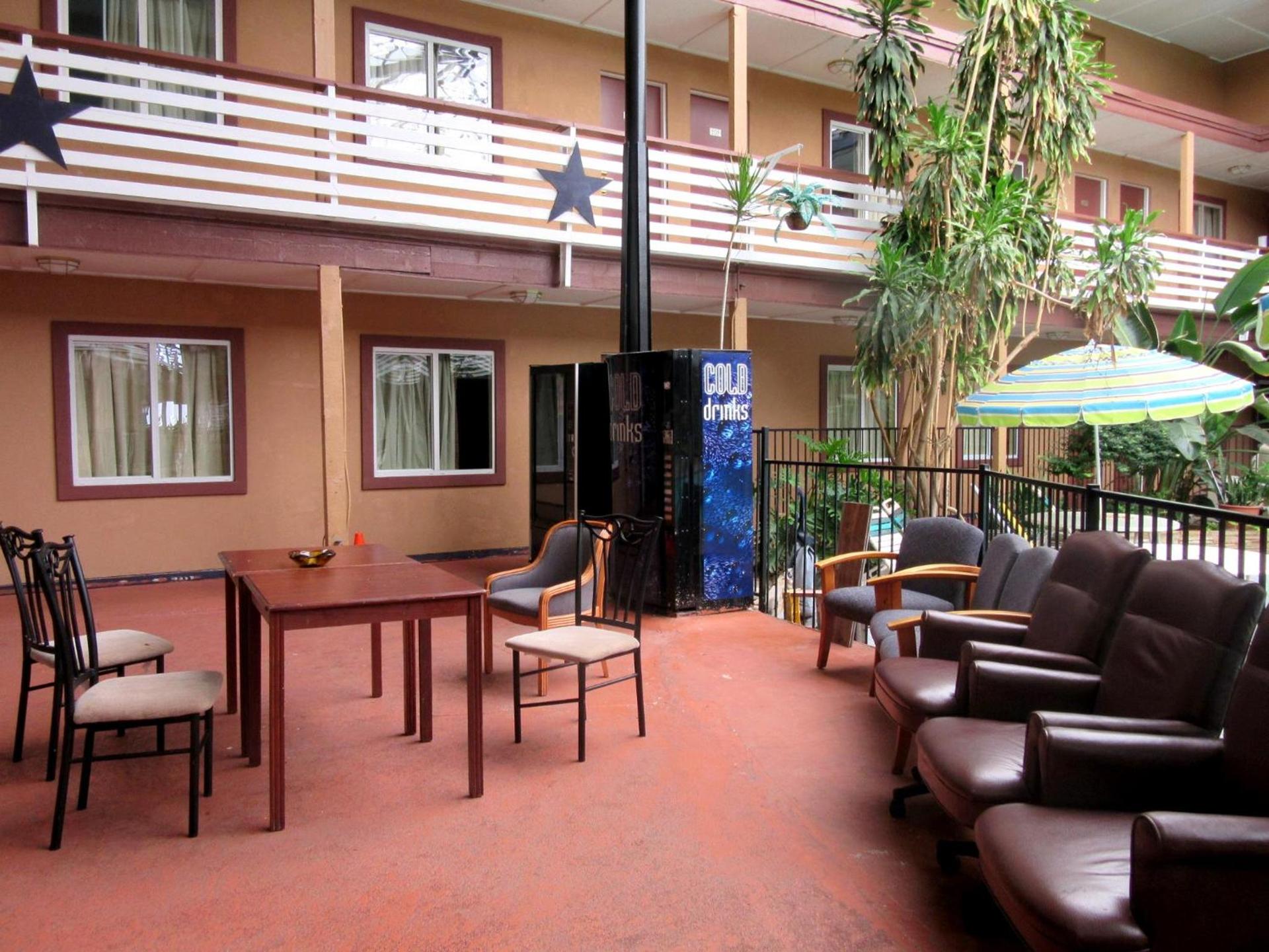 Budget Host Inn photo 4