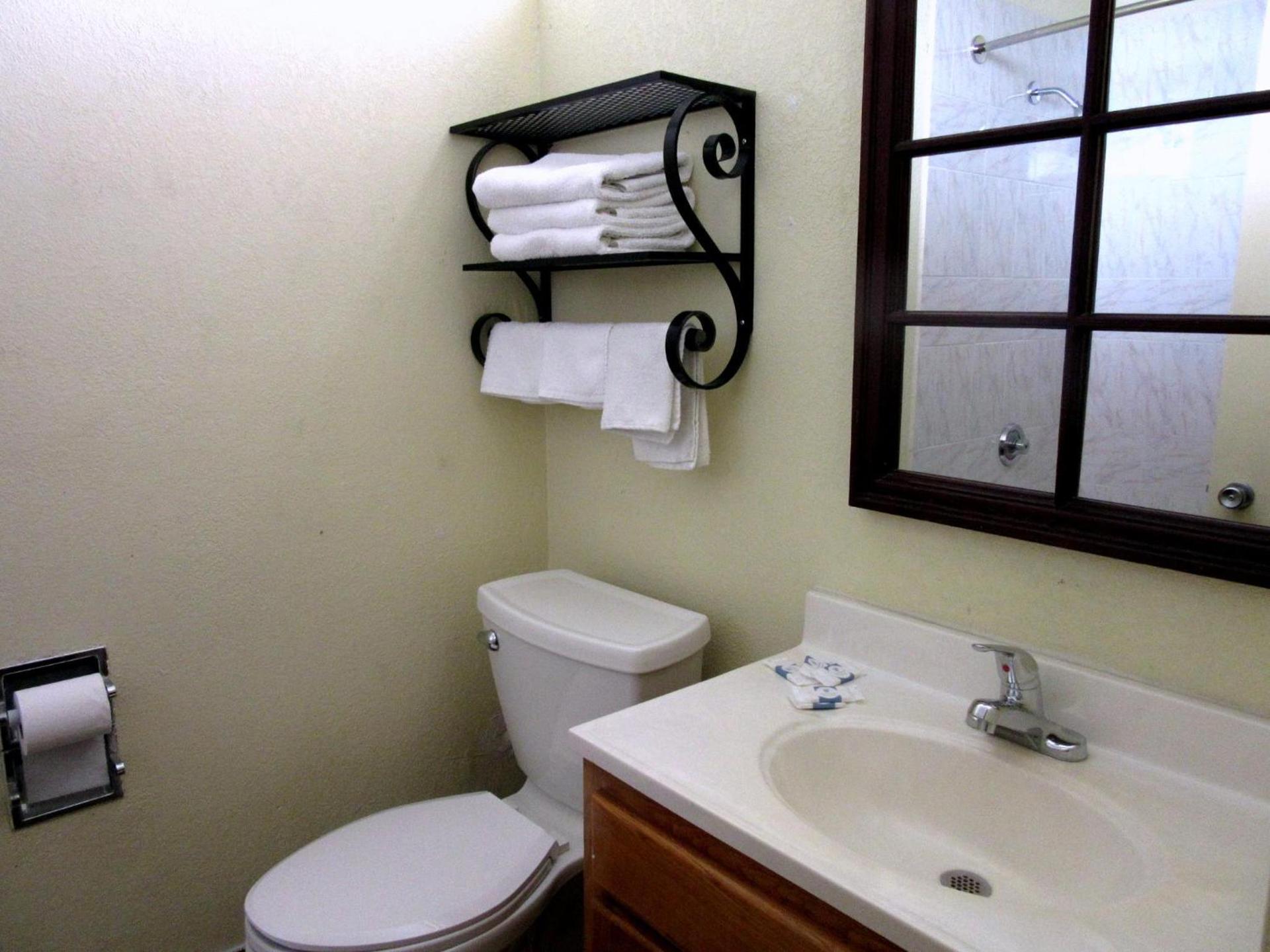 Budget Host Inn photo 18