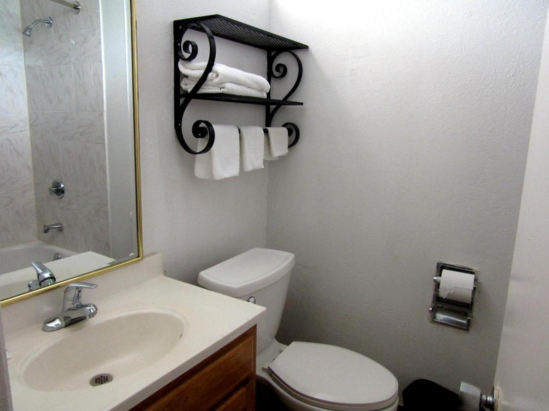 Budget Host Inn photo 10