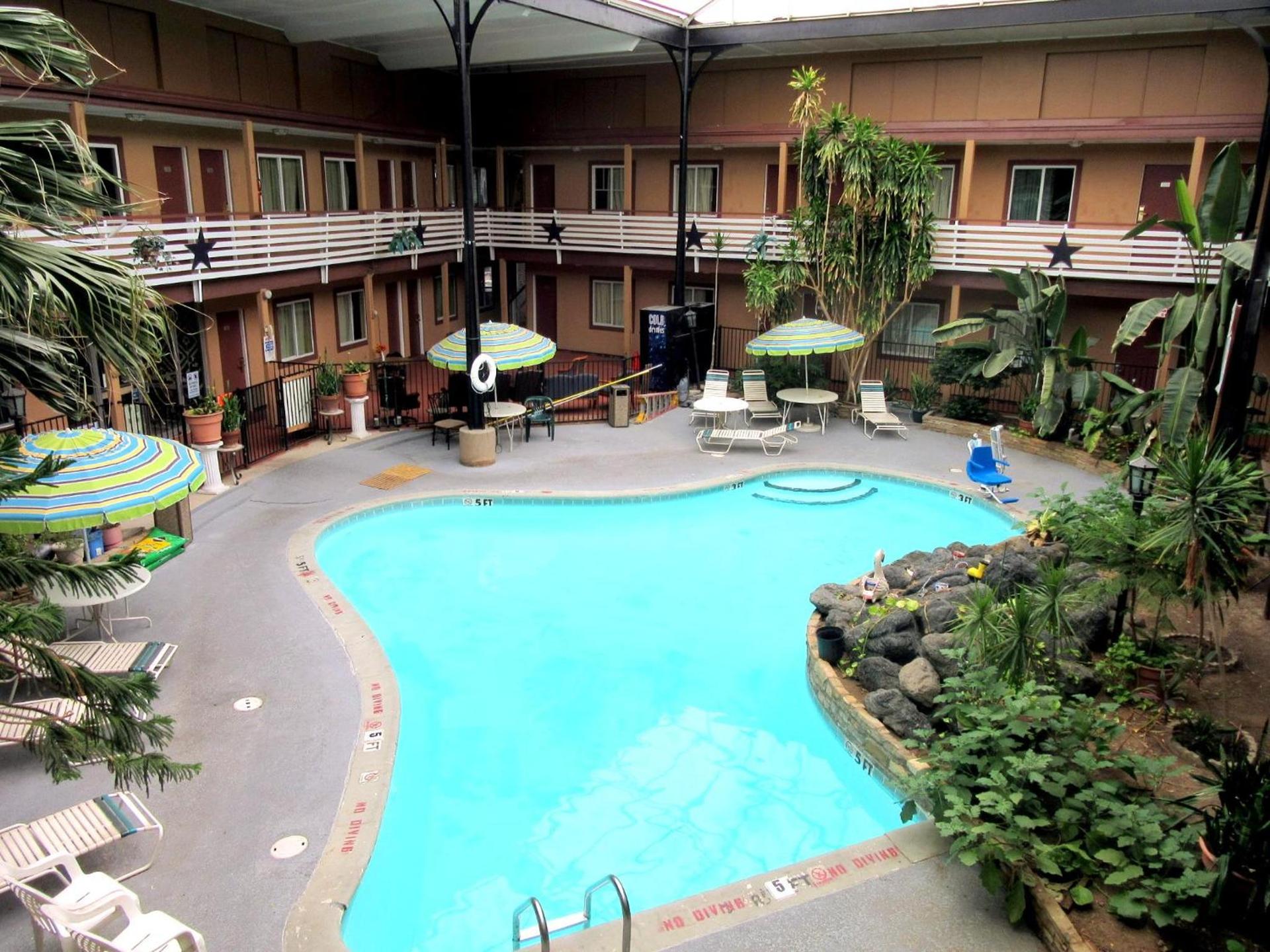 Budget Host Inn photo 2