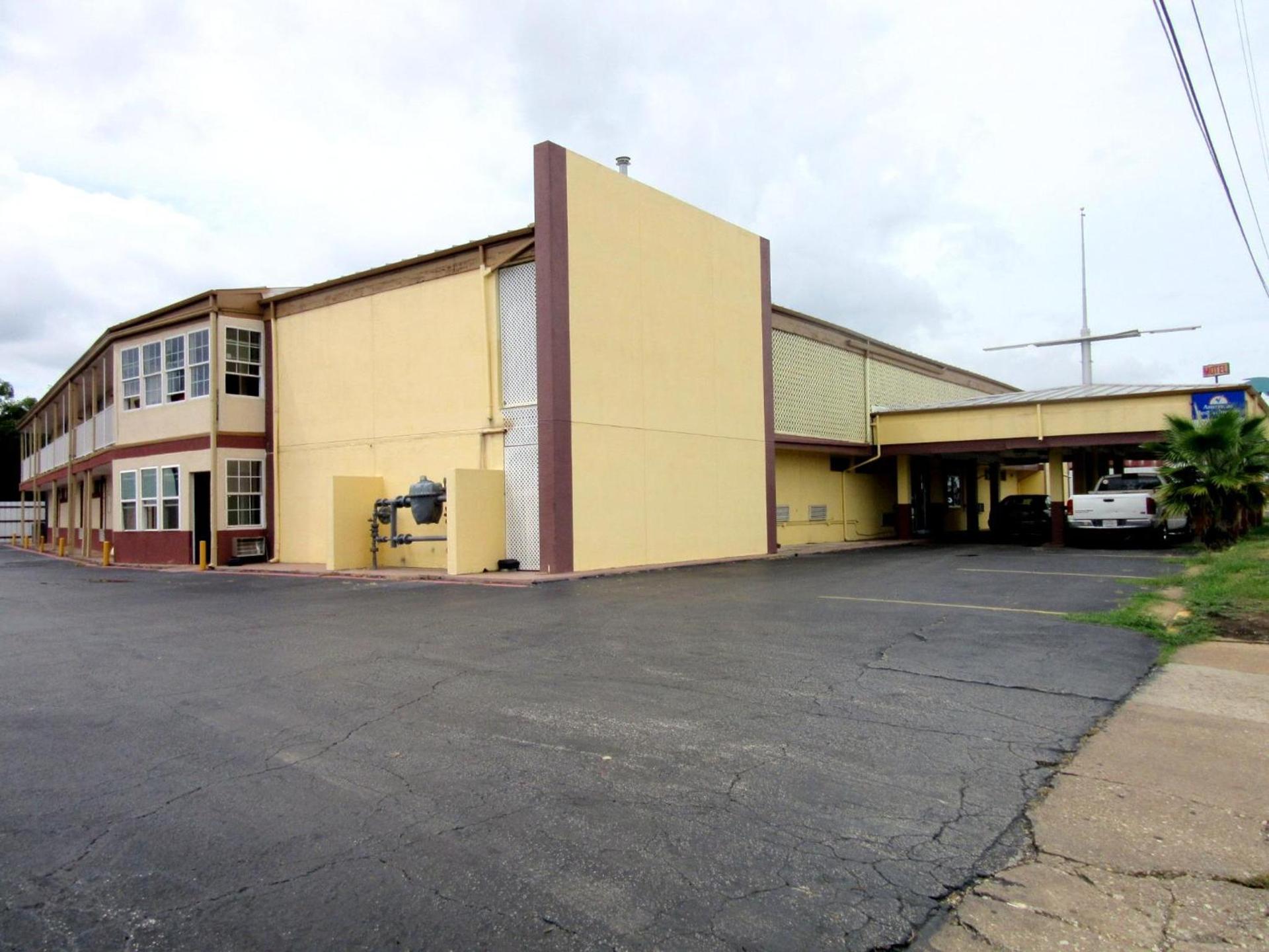 Budget Host Inn photo 1