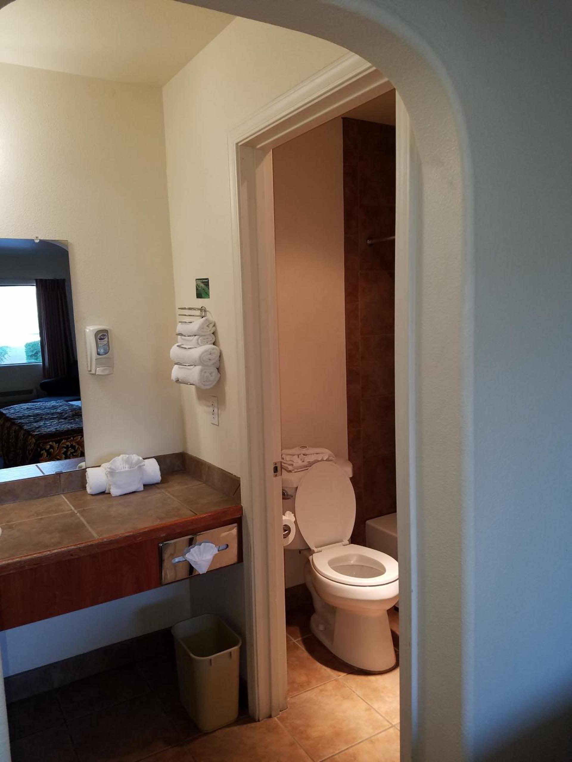 Premier Inns Tolleson photo 11