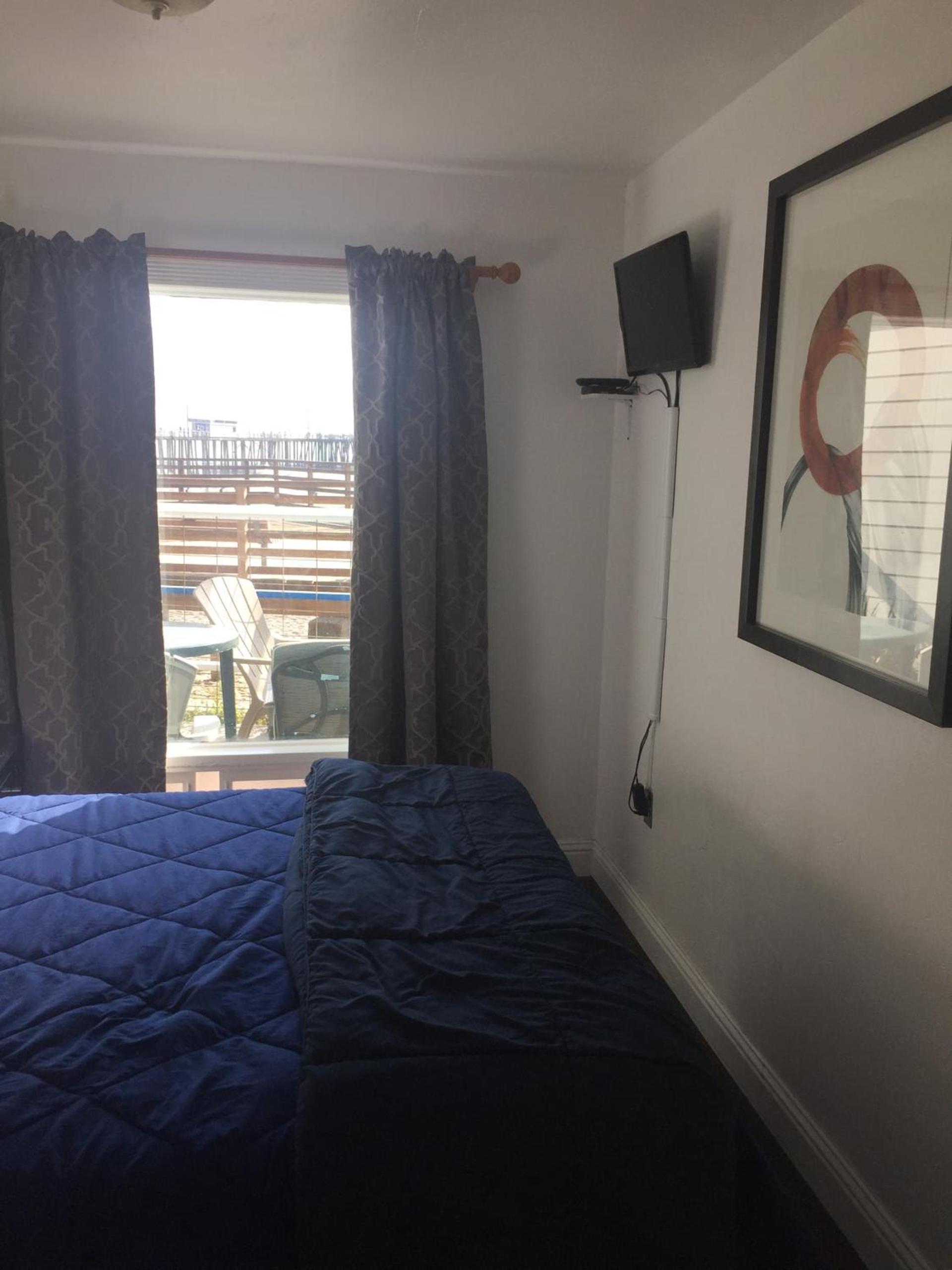 Dolphin Cove Motel photo 40
