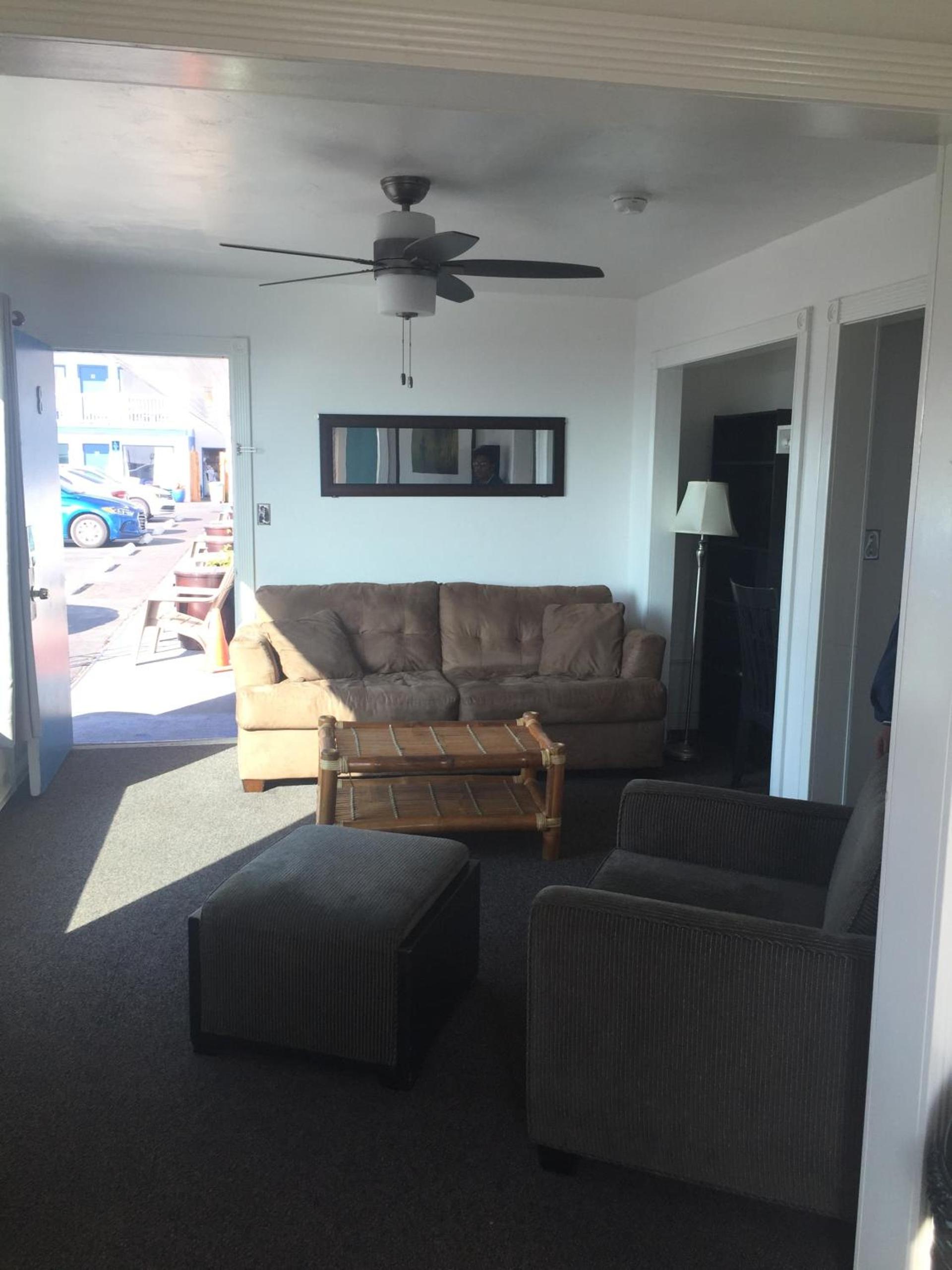 Dolphin Cove Motel photo 76