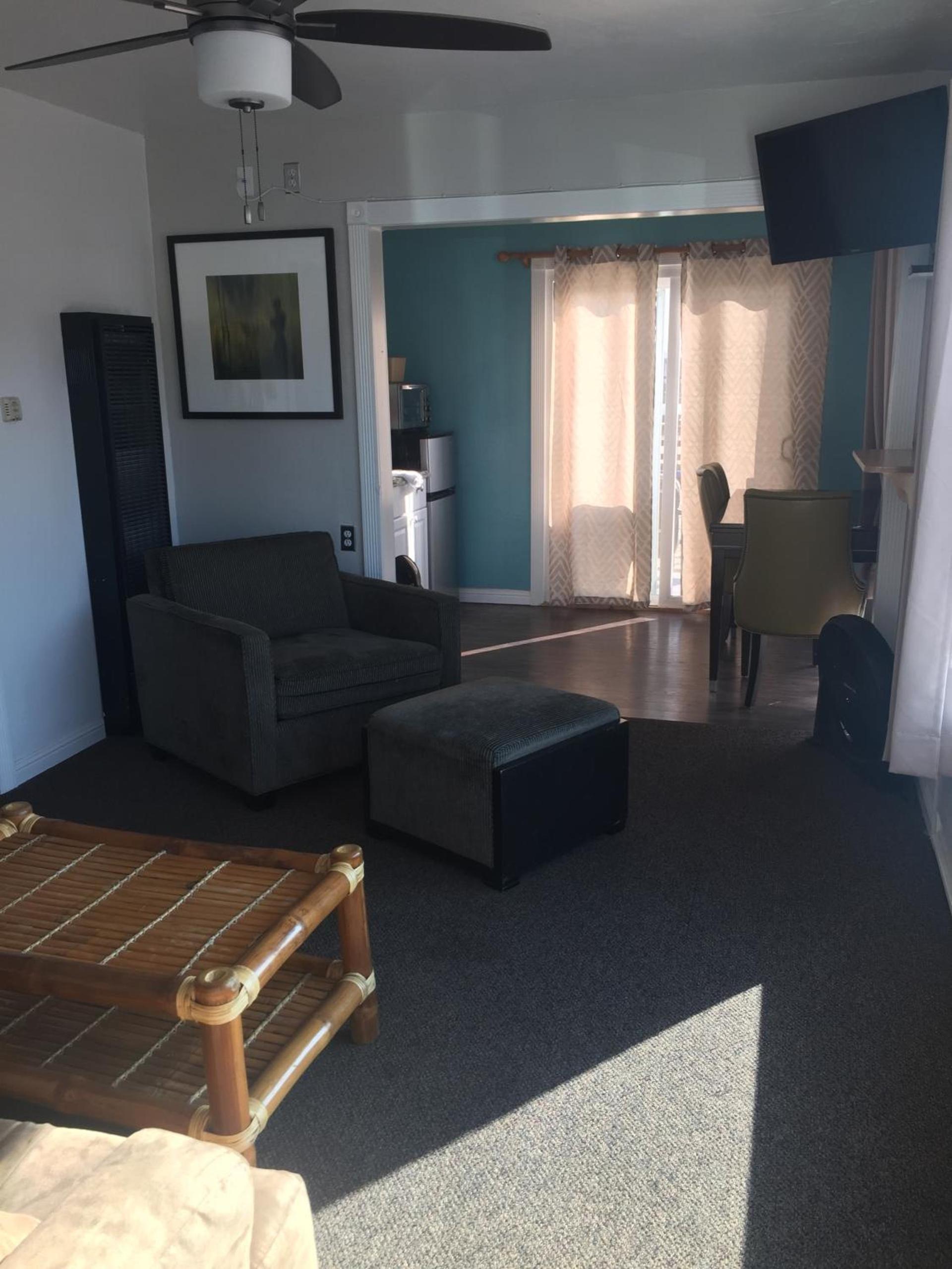 Dolphin Cove Motel photo 32