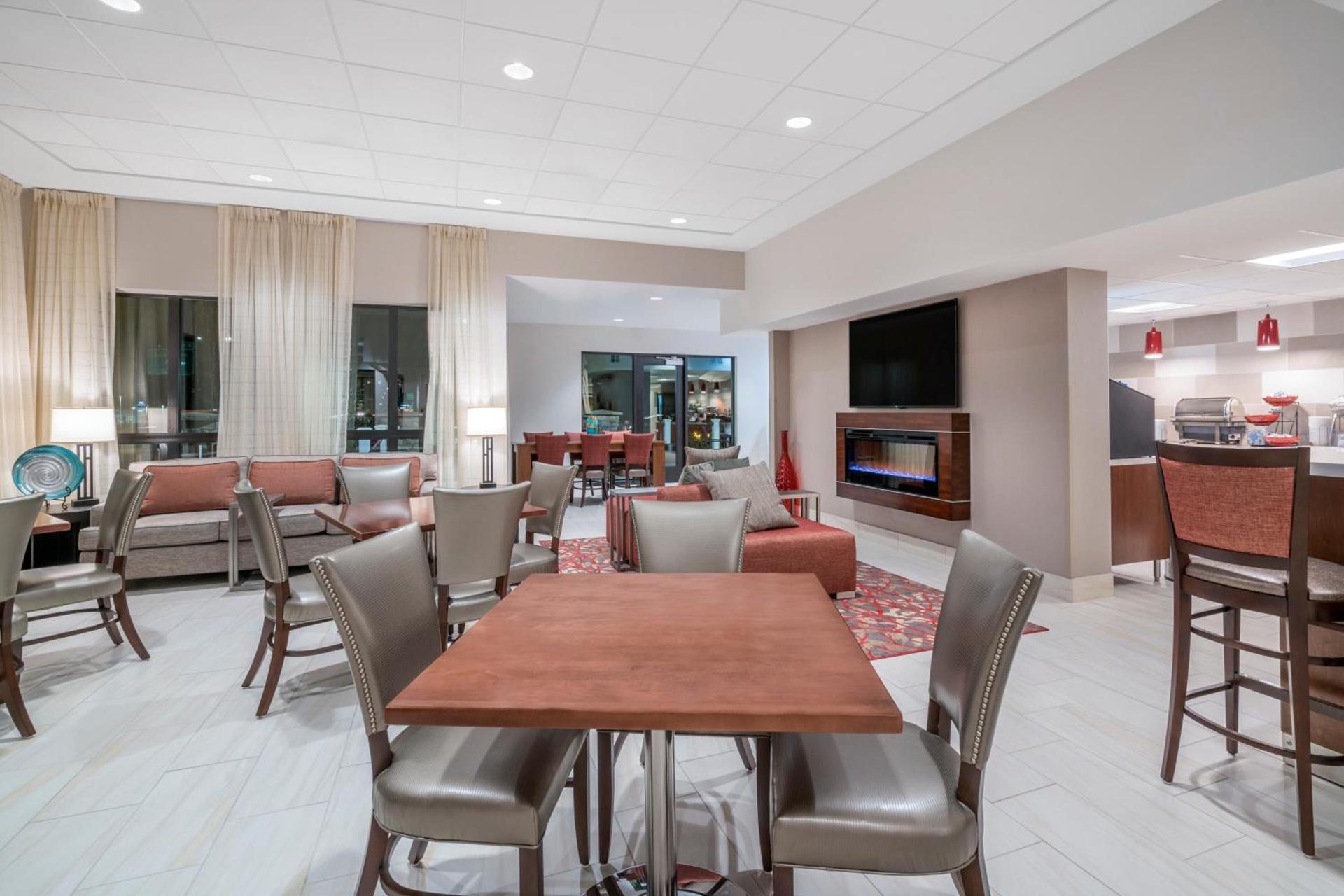 Ramada by Wyndham Minneapolis Golden Valley photo 35