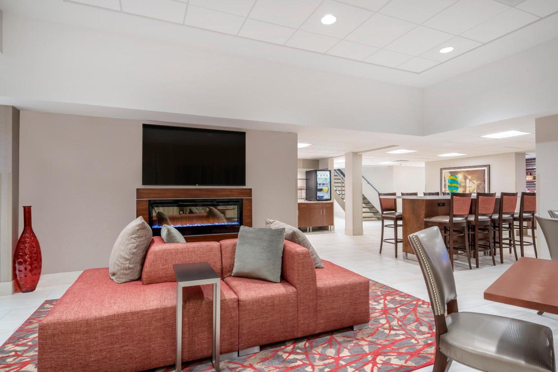 Ramada by Wyndham Minneapolis Golden Valley photo 36