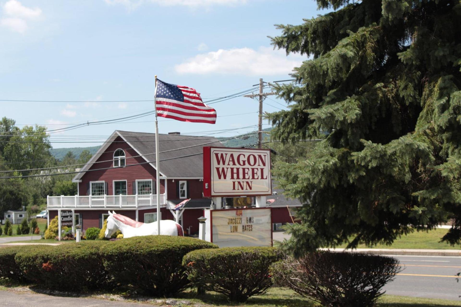 Wagon Wheel Inn — hotel in Lenox