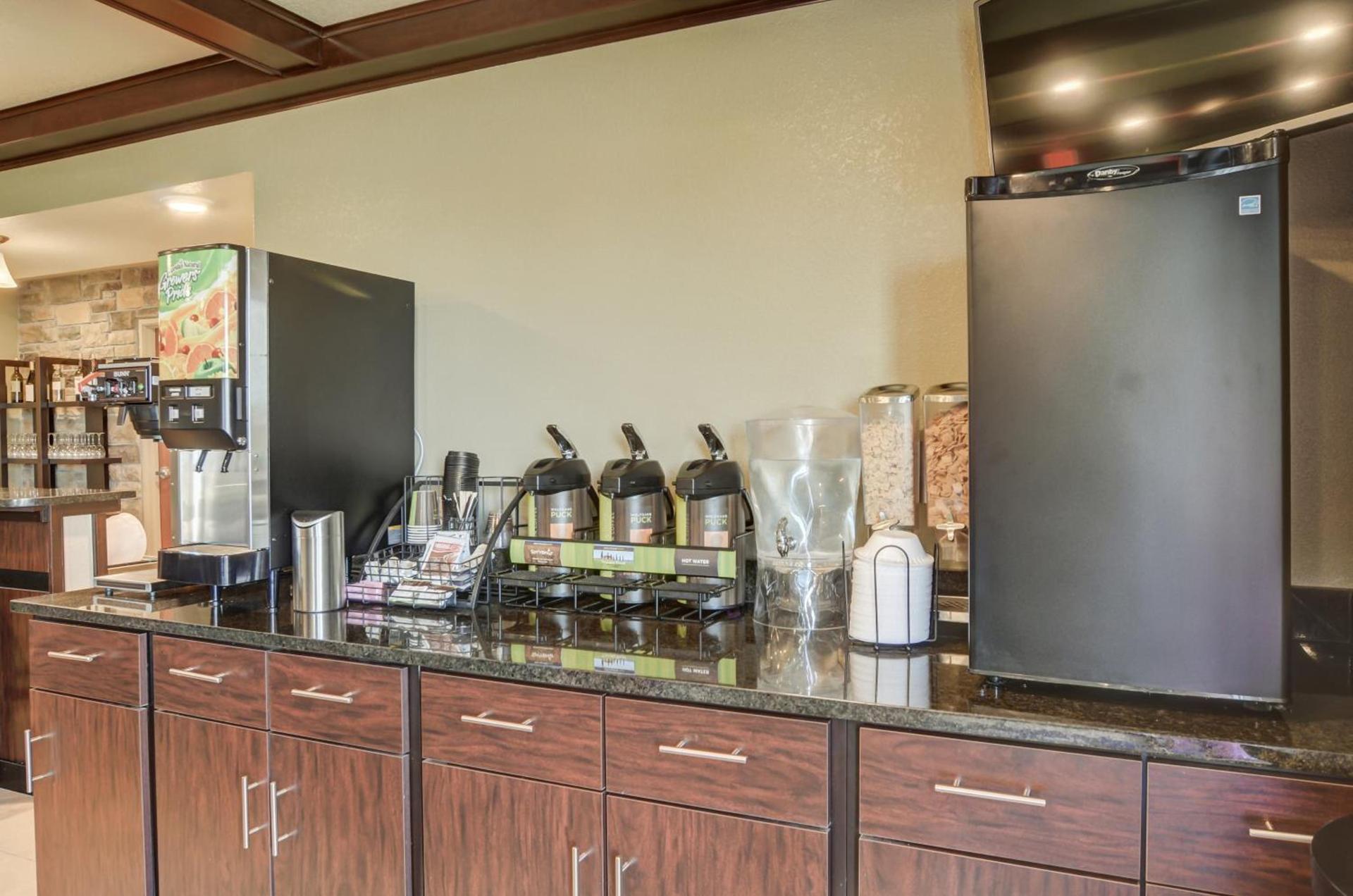 Cobblestone Inn & Suites - Ord photo 27