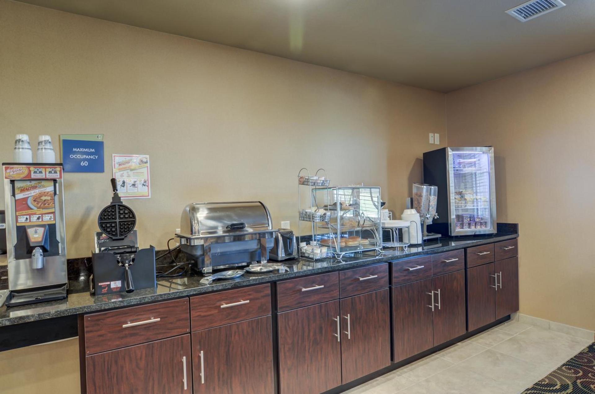 Cobblestone Inn & Suites - Ord photo 28