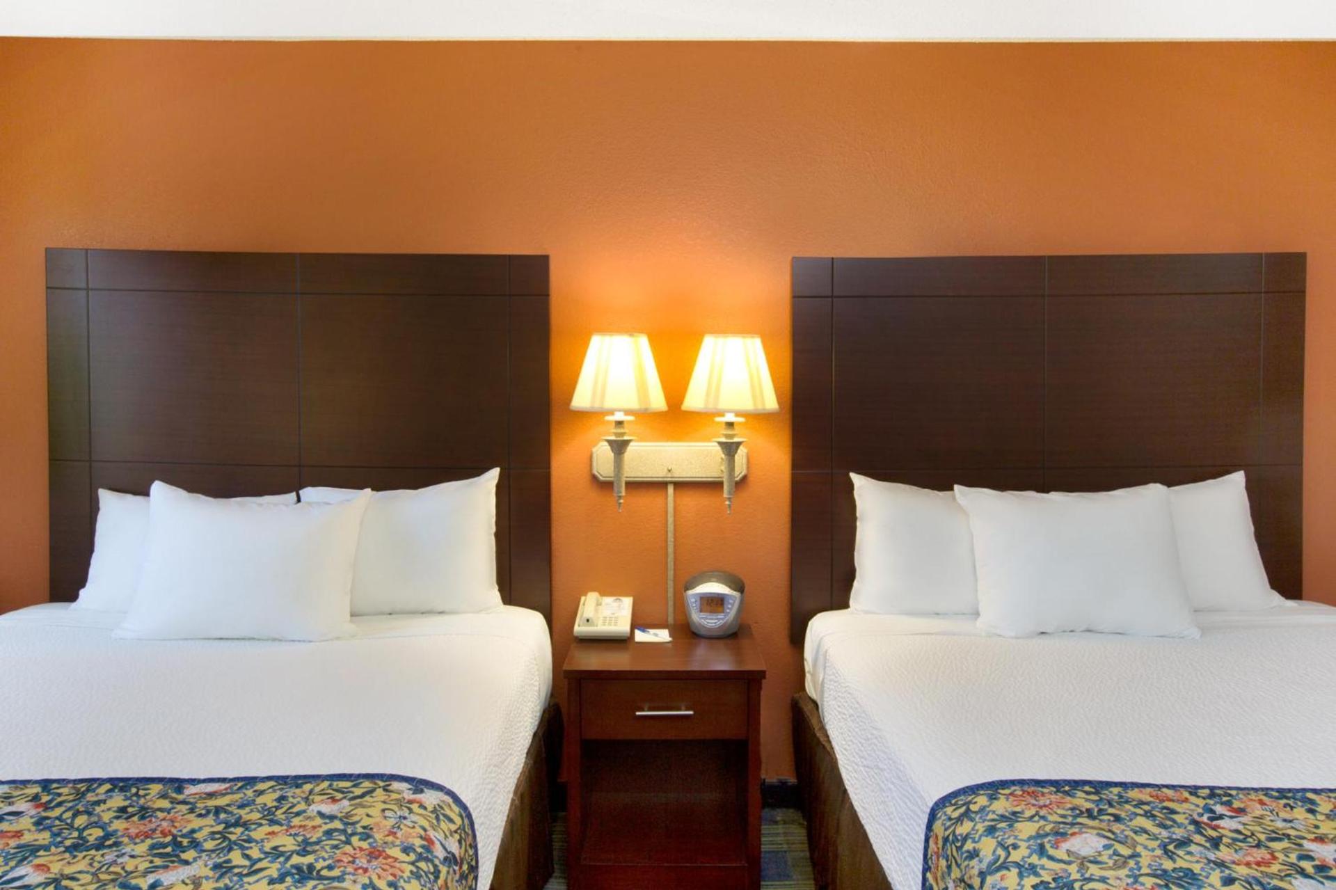 Days Inn by Wyndham Fremont photo 18