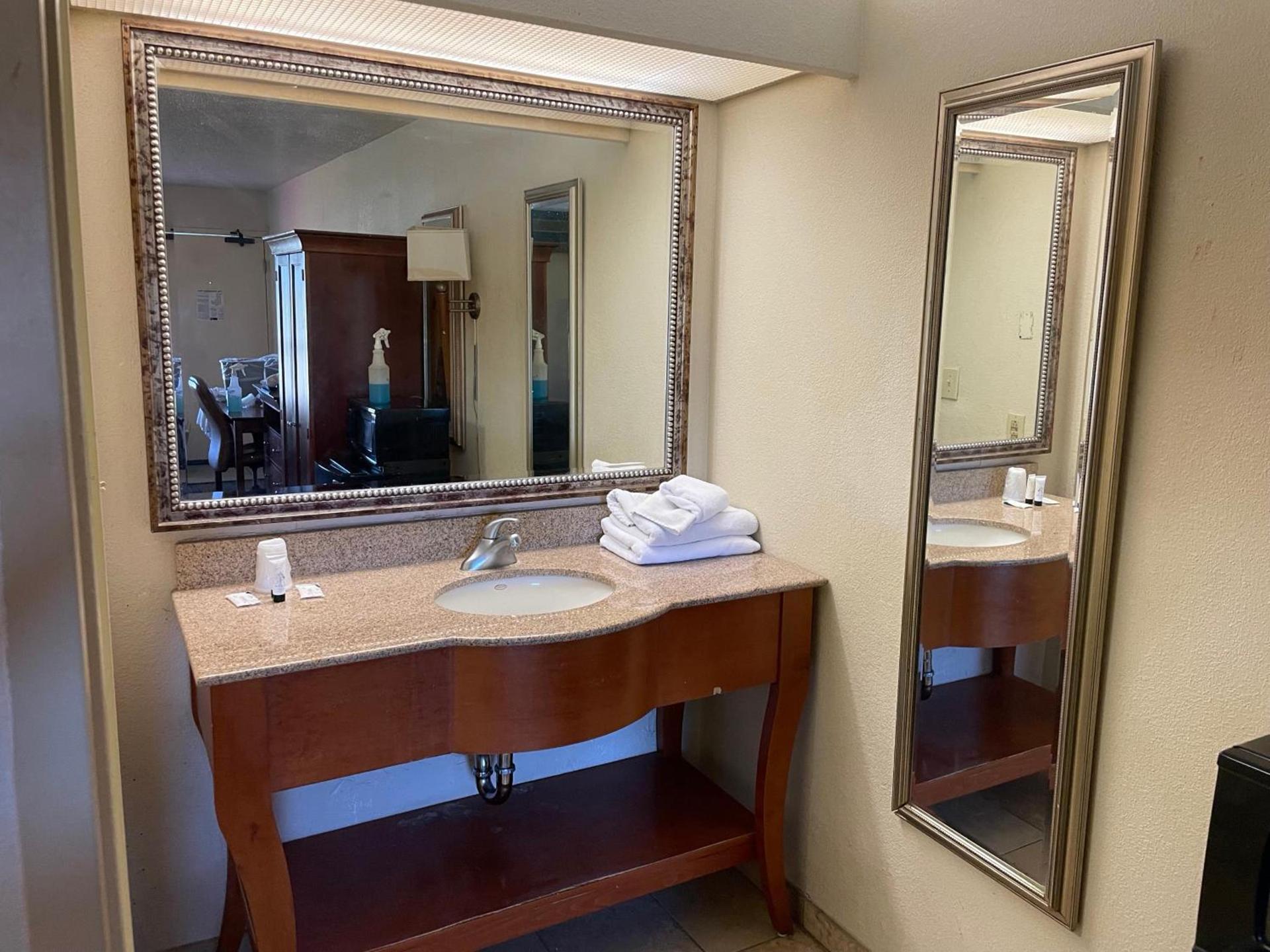 Millennium Inn photo 7