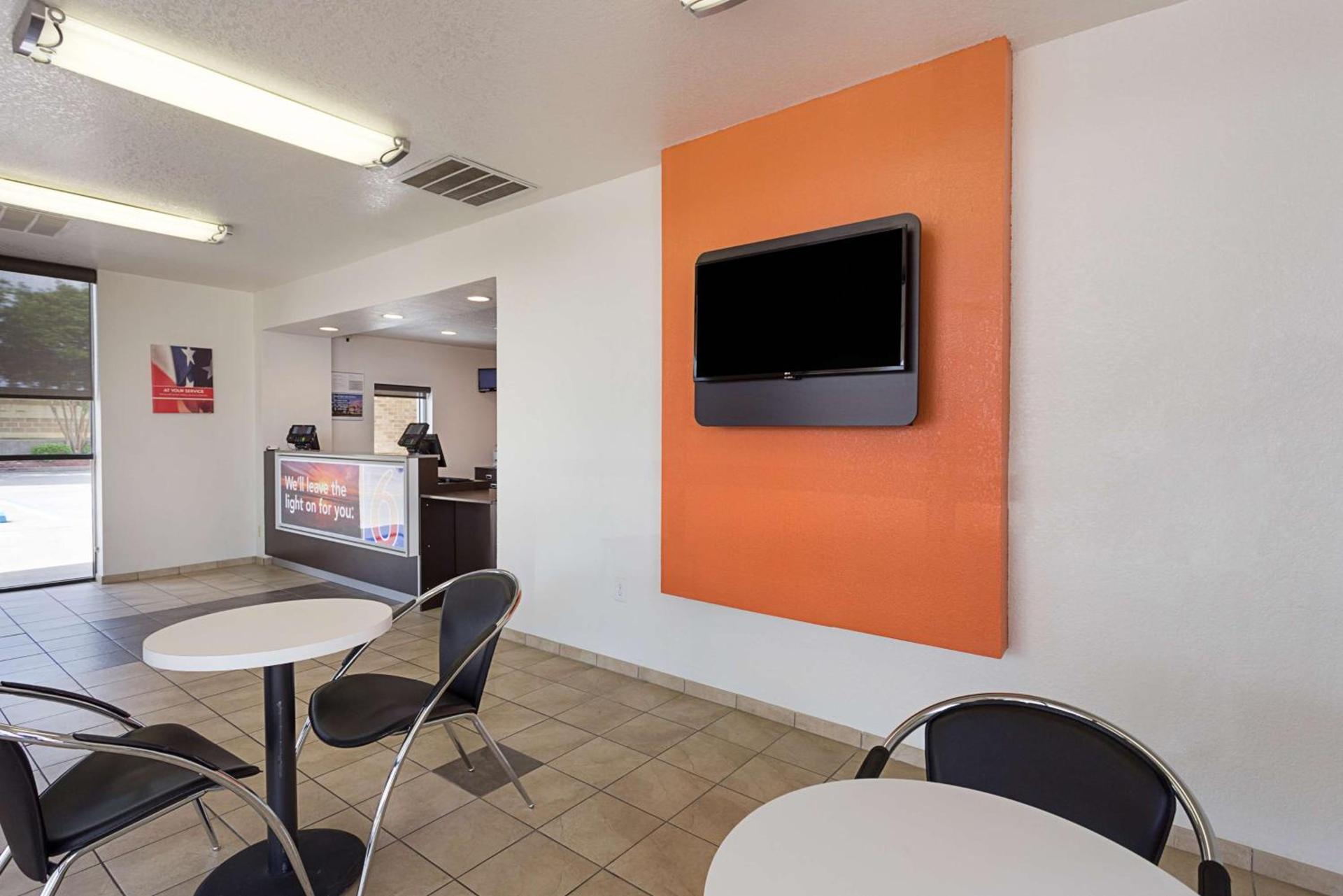 Motel 6 Baton Rouge Southeast photo 9
