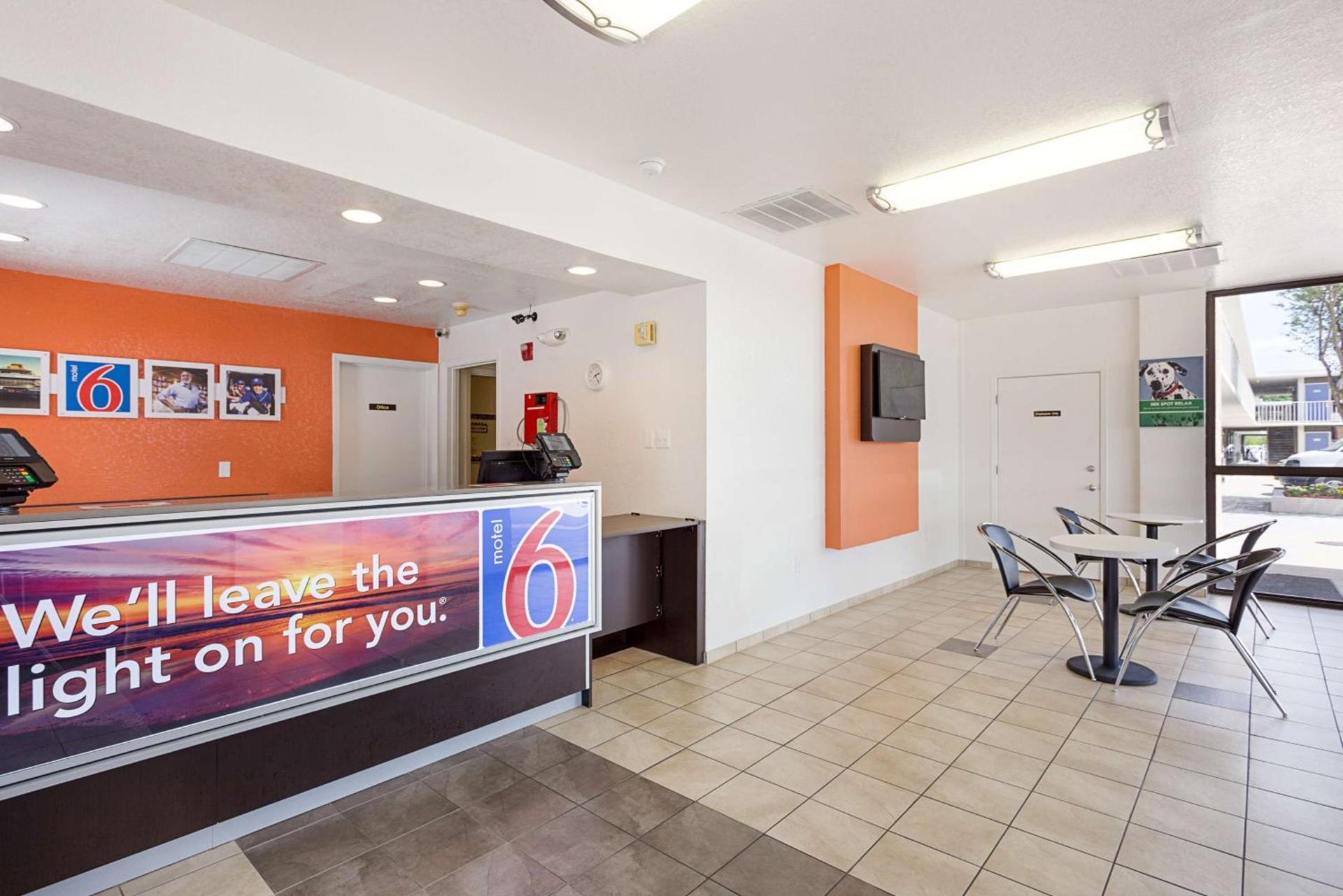 Motel 6 Baton Rouge Southeast photo 11