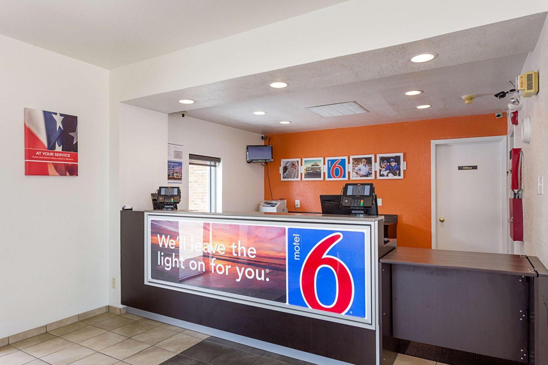 Motel 6 Baton Rouge Southeast photo 8