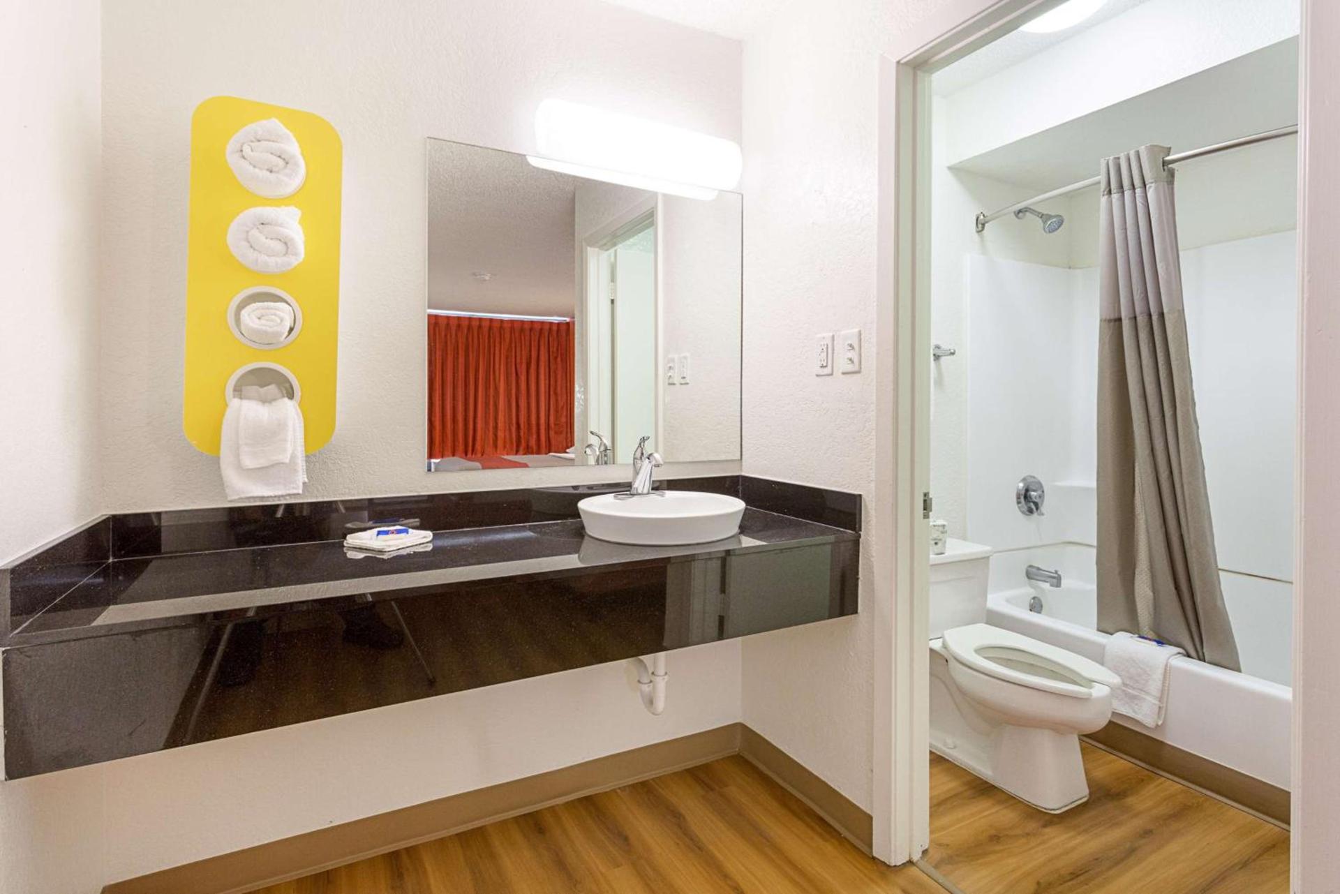 Motel 6 Baton Rouge Southeast photo 12