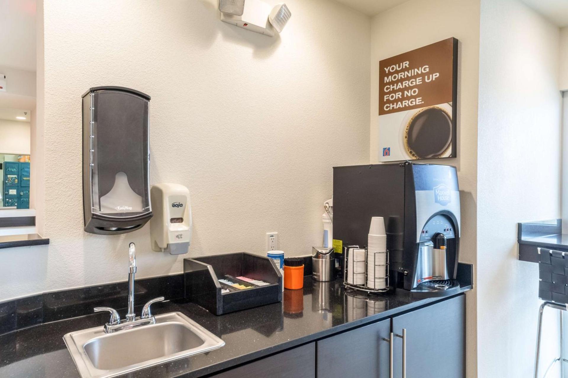 Motel 6-Laredo, TX - Airport photo 50