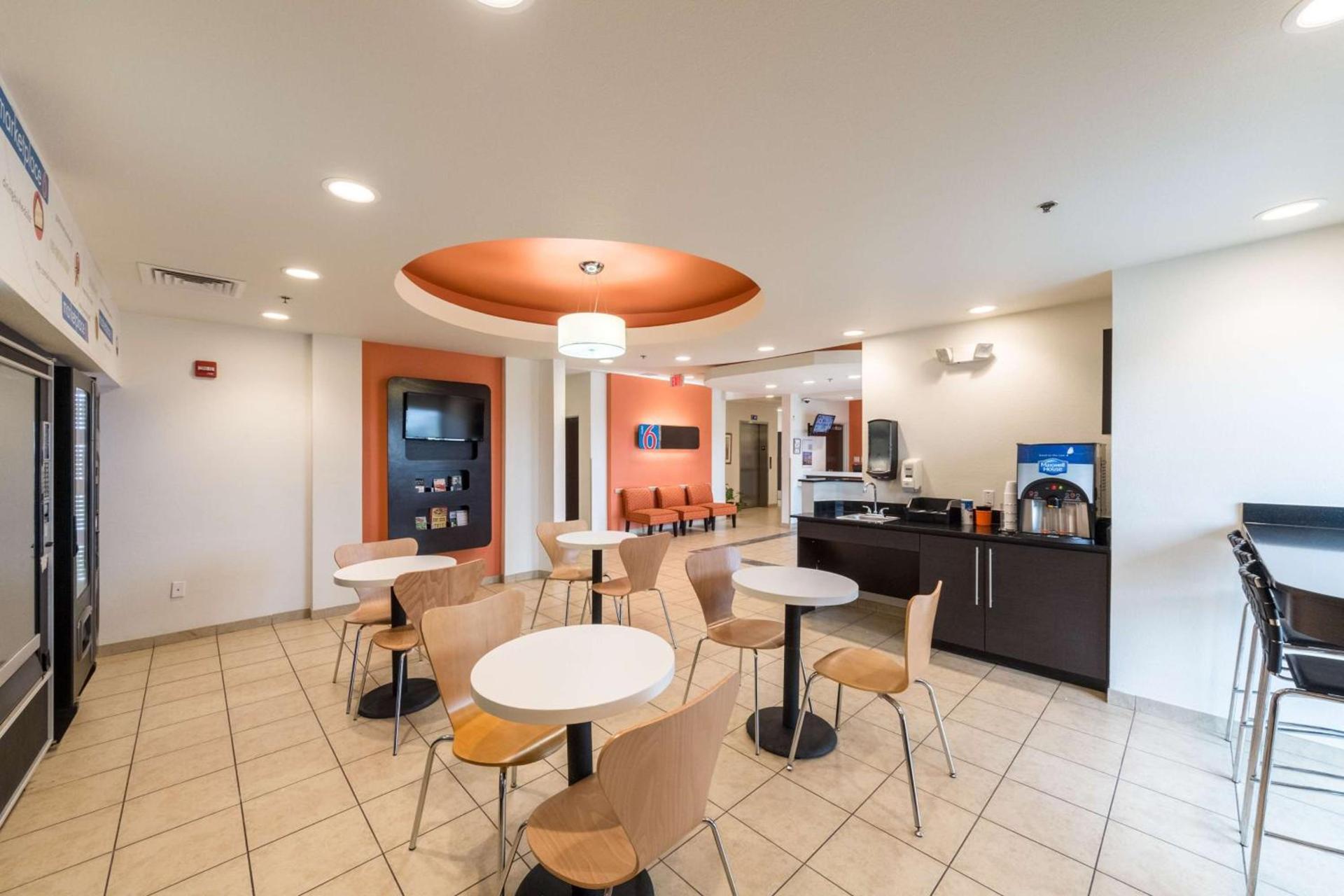 Motel 6-Laredo, TX - Airport photo 38