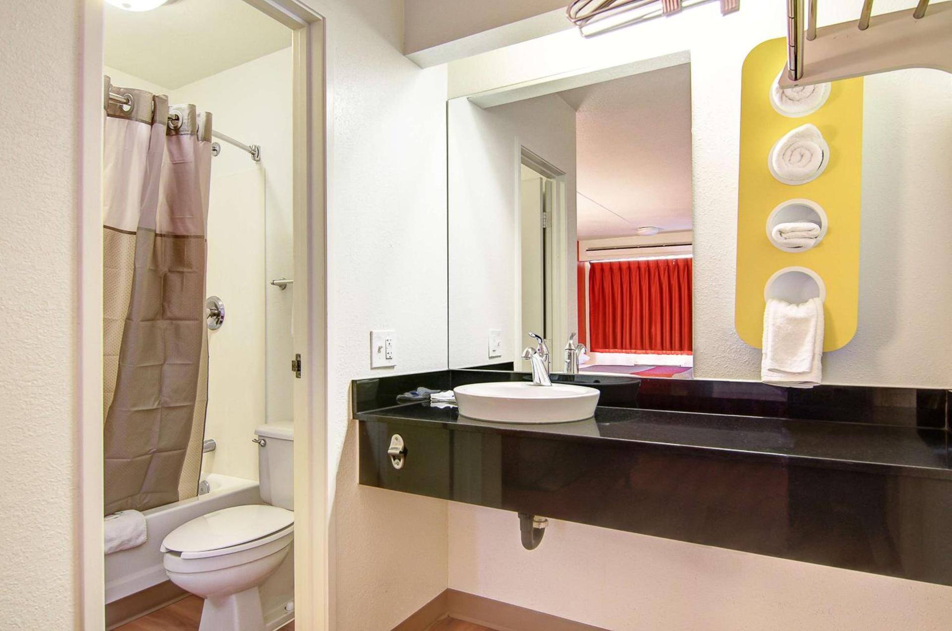 Economy Suites Springfield - Extended Stay photo 25