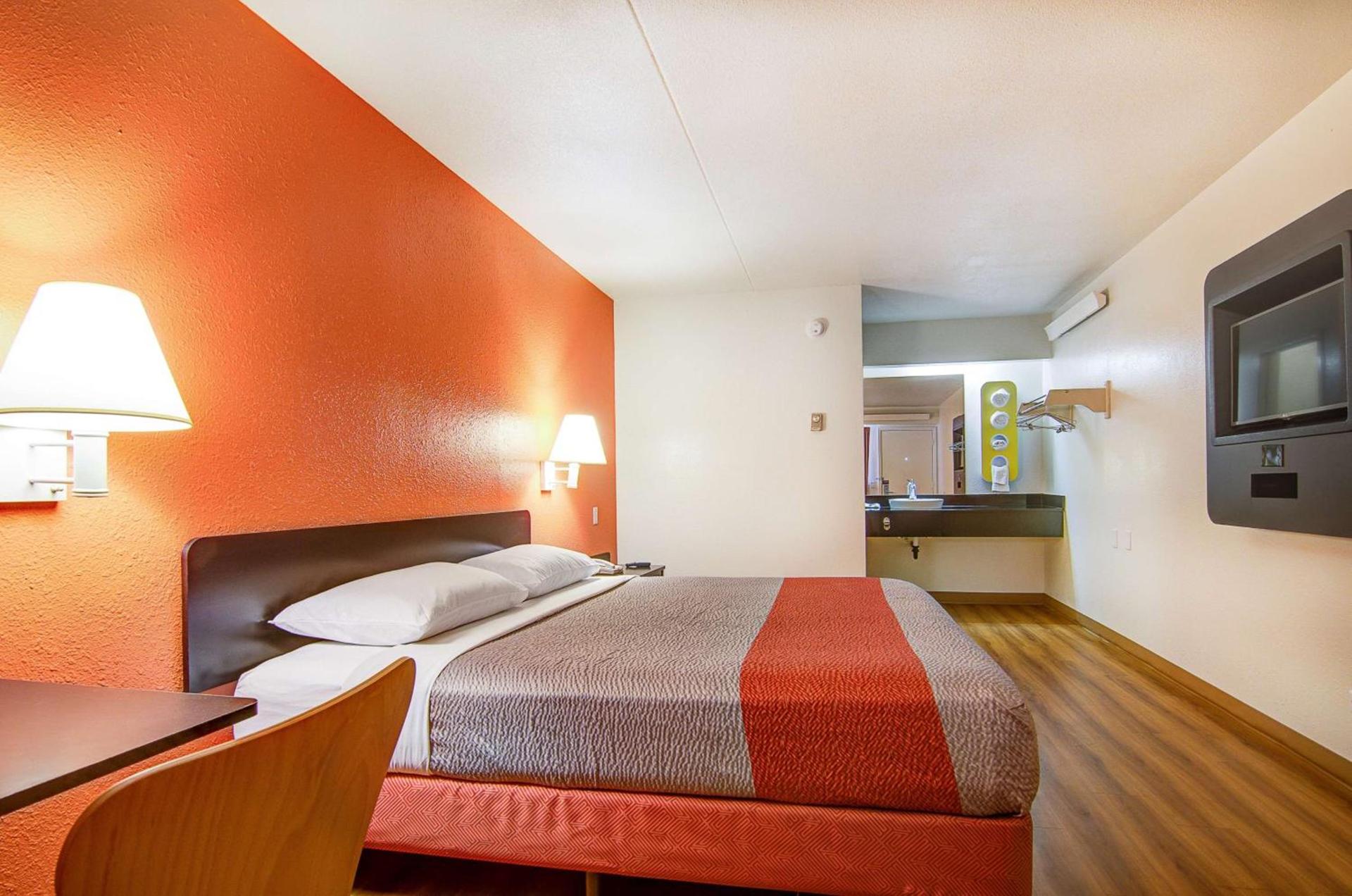 Economy Suites Springfield - Extended Stay photo 12