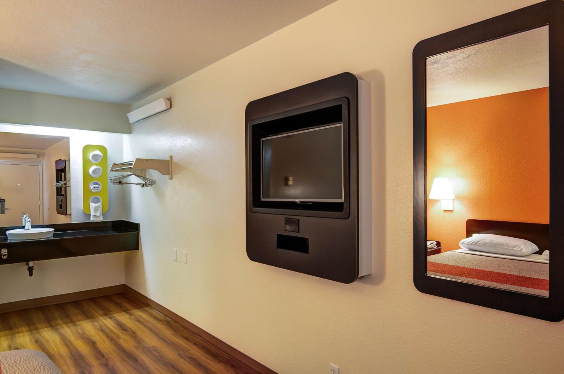 Economy Suites Springfield - Extended Stay photo 10