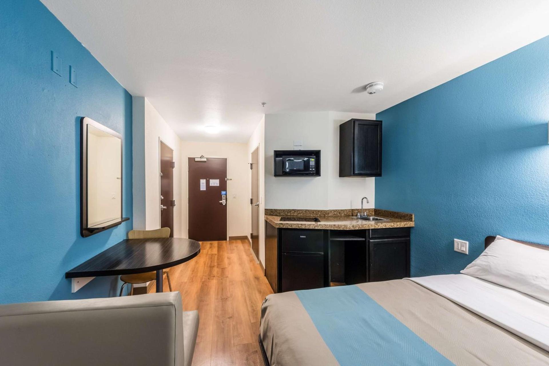 Motel 6-Laredo, TX - Airport photo 27
