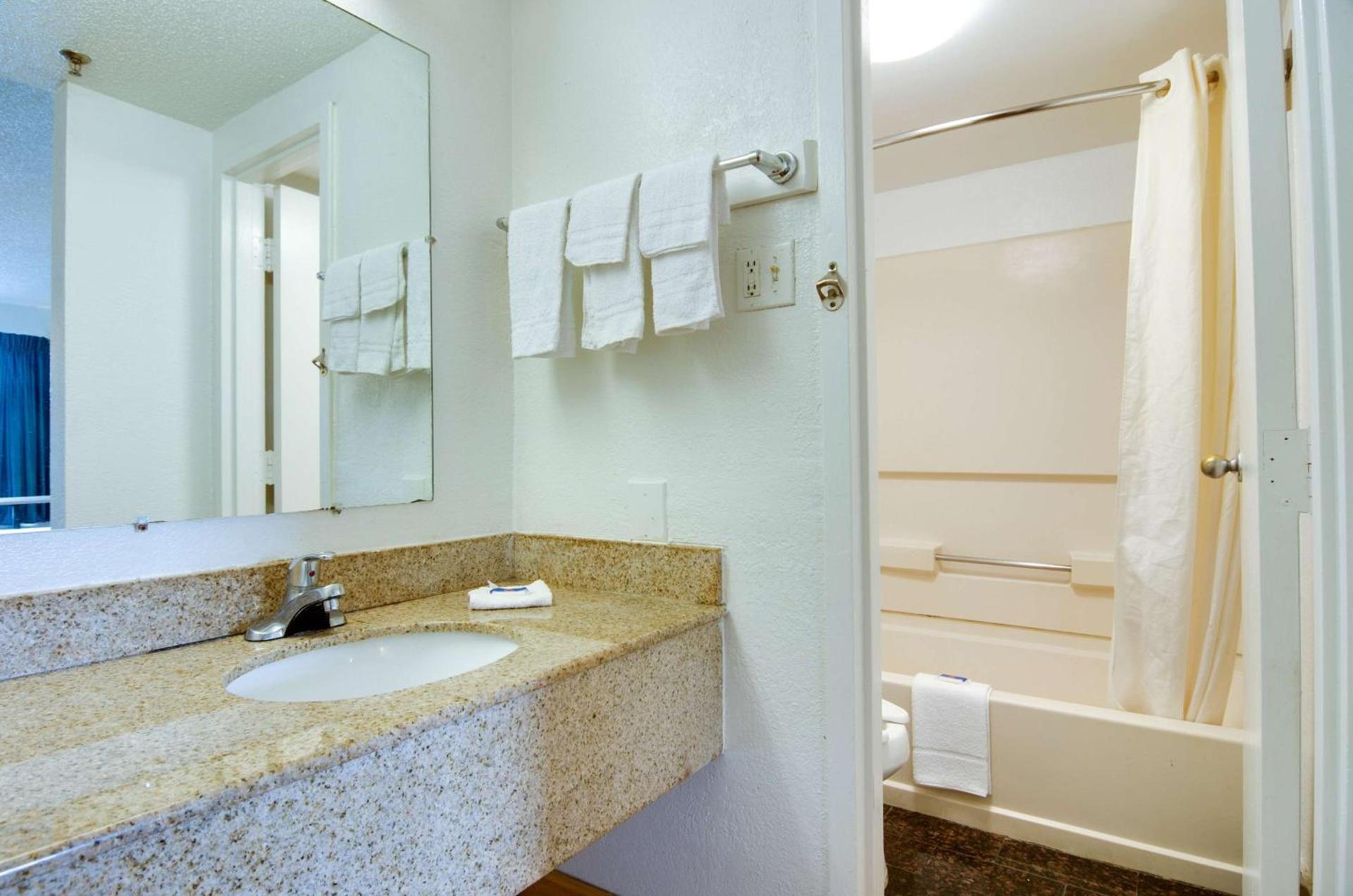 Motel 6-Atlanta, GA photo 41