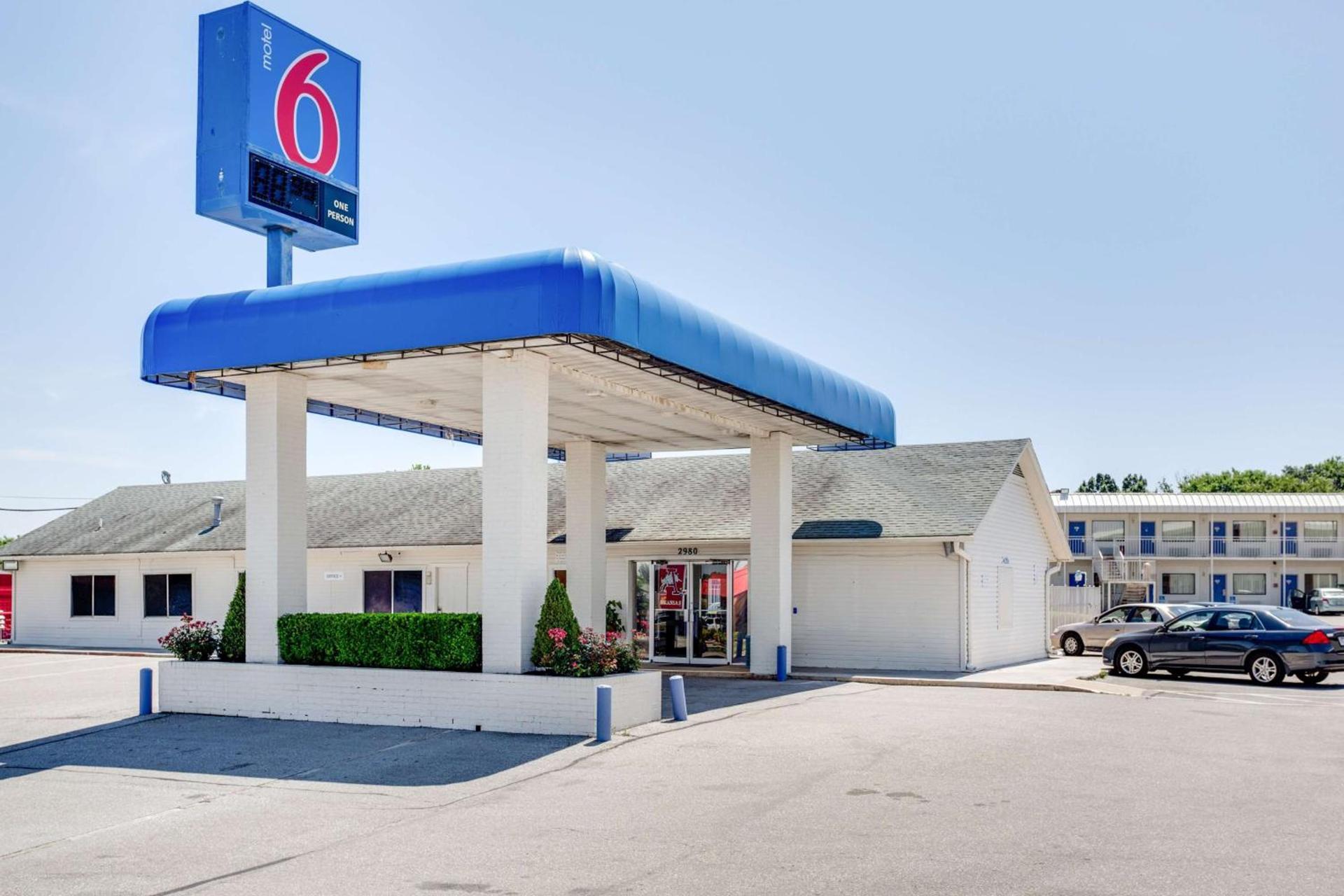 Motel 6-Fayetteville, AR photo 17