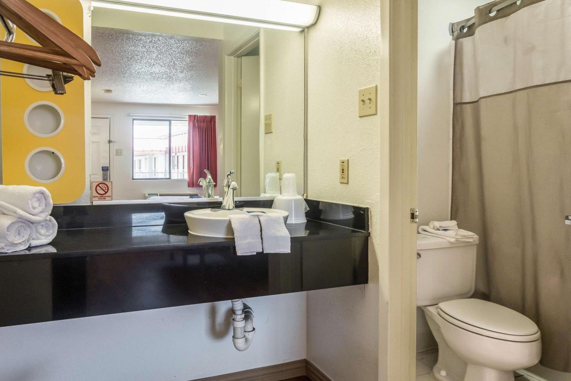 Motel 6-Mesquite, TX - Rodeo - Convention Ctr photo 12